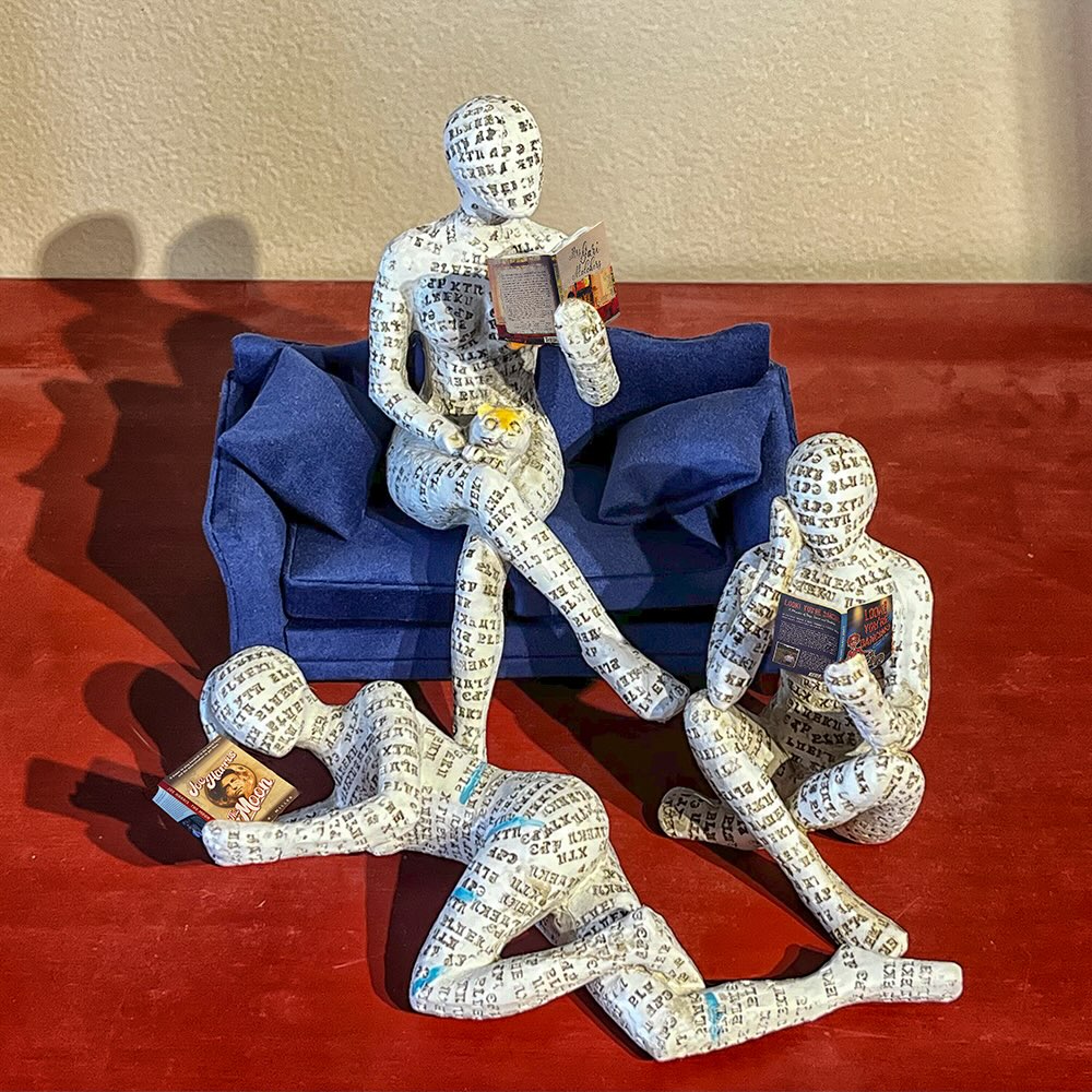 National Read Across America Day!
Carve out at least 20 minutes today to get lost in a book. By yourself or with family and friends.
What are you reading today?
.
.
.
#readacrossamerica #joeharristhemoon #lookyouredancing #mrsgarimelchers