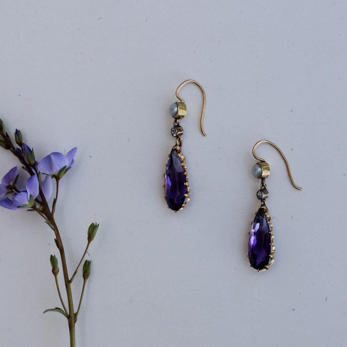 Our favourite antique amethyst and diamond drop earrings to close out February 💜
Crafted in silver and gold they date from the late Victorian era but are so wearable for any occasion
Full details on our website
🔗in bio
#amethyst #antiqueearrings #antiquejewelryaddiction #februarybirthday #jotd