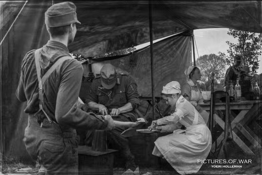 During events we even cook authentic! Here you can see gefreiter francken making goulash with some help from @gebirgs.sanitats.abtl.95
➖➖➖➖➖➖
#krieg #reenactmentgear #ww2 #pioniere #drk #officer #germany #deutschland #austria #worldwar2 #heer #Funker #ww2reenactment #mountaintroops #gebirgsjäger #sanitäter #nonpolitical #edelweiss #gbj #gebirgsjager #reenactors #reenactment #german #soldier #sanitater #jager #ww2german #reenactor #panzeralarm
📸©
➖➖➖➖➖➖
🔎We are a Gebirgsjäger reenactment group stationed in the Netherlands. We mostly participate in events in Belgium, the Netherlands and Germany. If you are interested in joining our group, you can send us a message!
➖➖➖➖➖➖
© All copyright belong to their respective owners
➖➖➖➖➖➖
⚠️ This page is Non-political,
Any comment inciting hatred, discrimination or violence will be deleted
➖➖➖➖➖➖
✏ Comment and tag your friends!
➖➖➖➖➖➖
Check out my kameraden:
@gebirgs.sanitats.abtl.95
@helferinnen
@historicalwarfareinc
@the_dutch_historian
@die_gespenster
@edelweissgruppe
@48thhighlanders_livinghistory