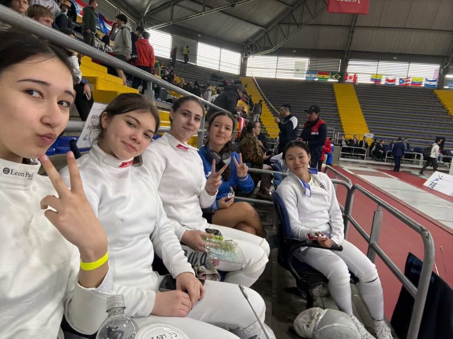 So proud of Suzanna! 🇺🇸🤺
She was invited to compete at the Pan-American Cadet & Junior Championship in Bogotá — an incredible honor with only 4 fencers per event per country allowed to compete.
She dominated her pools, winning every single bout, and finished an impressive 7th place overall! 💪🔥
It was such an amazing experience fencing talented girls from all over the world — her pool included competitors from multiple different countries, making every touch a new challenge.
Beyond the competition, we absolutely loved the city and had the best time exploring Colombia. What a great experience on and off the strip! ❤️✨
Here’s Suzanna with her fellow American fencers — so proud of this team and this journey! 🇺🇸🤺🌎