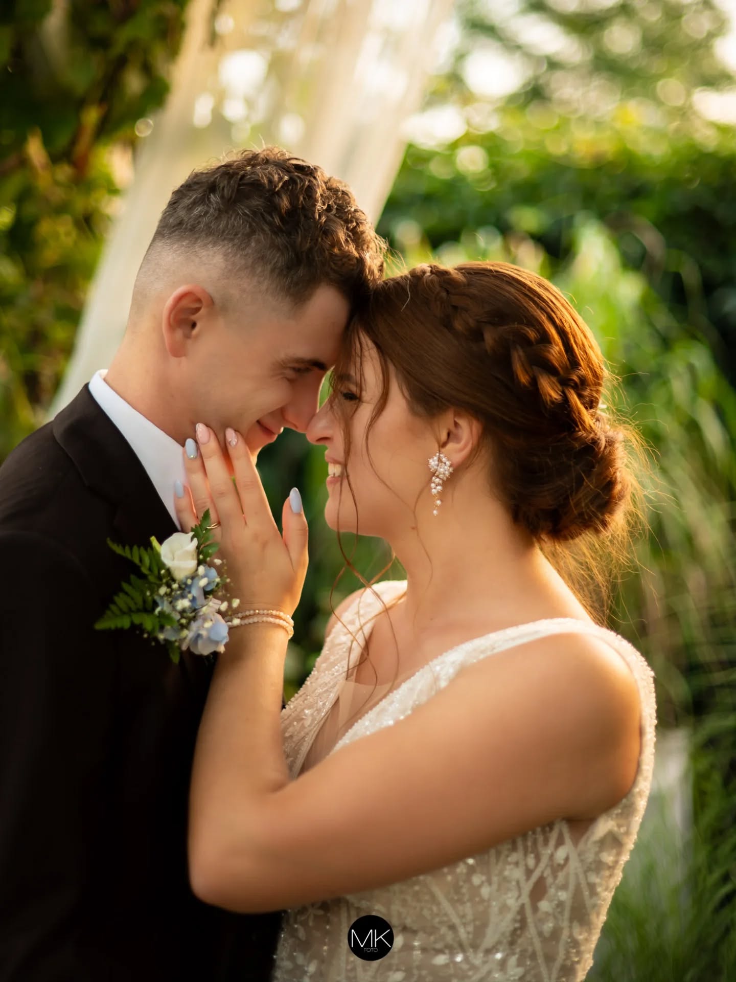 Szybka sesja w trakcie wesela przy sali @rezydencjajankowice . Kornelia i Dominik .
#fotografrzeszów #sesjaslubna #FotografJarosław #fotografprzemyslslub #fotografślubnyjarosław