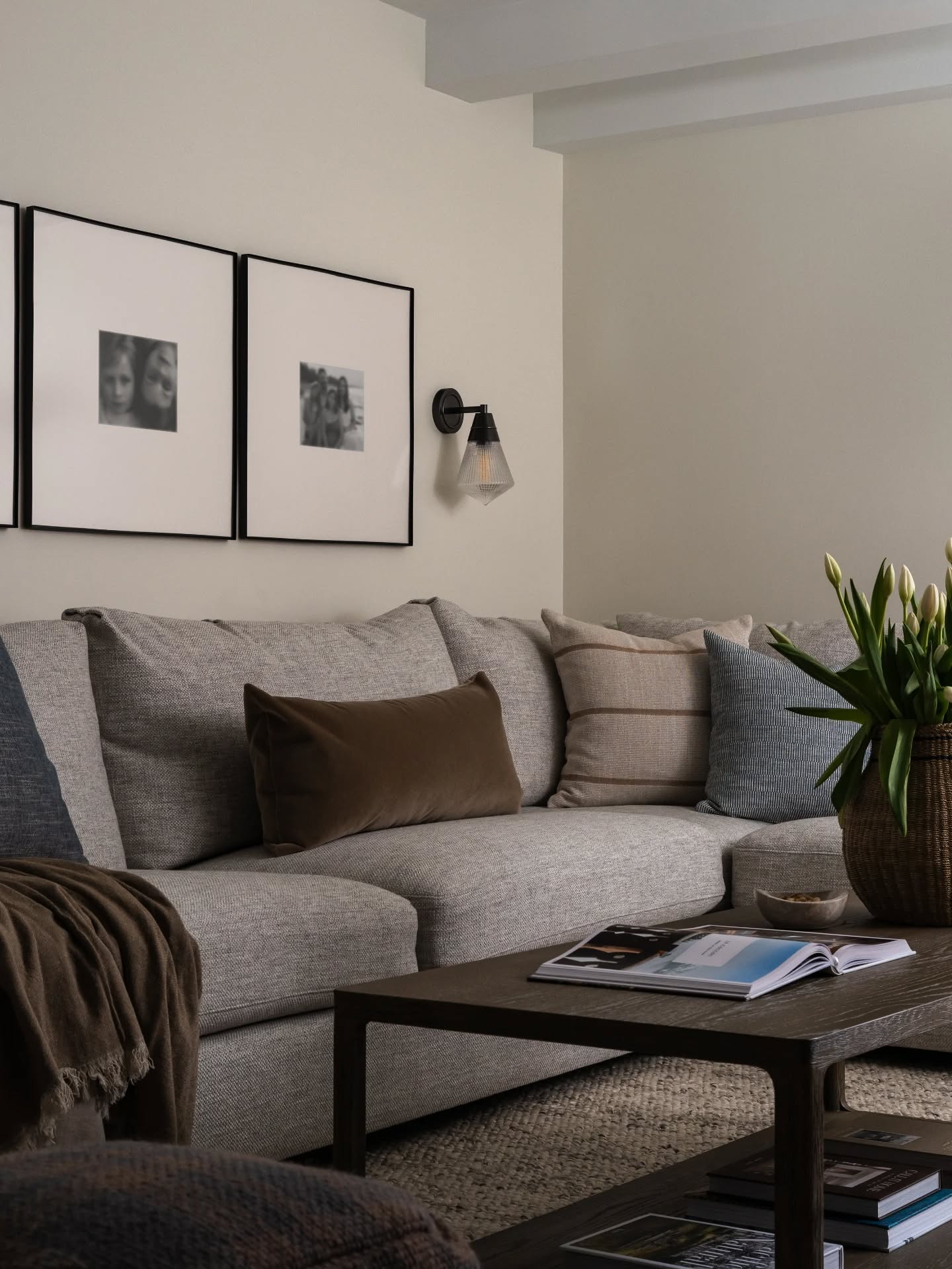 The sectional is the quiet powerhouse of every living room... the piece that truly does it all.
That’s why we so often specify a custom sectional or sofa for our clients. It’s the working horse of the space: where you lounge, host, nap, gather, and unwind at the end of the day. And when it’s custom, the possibilities are endless!
Design: @hallhudustudio
Photography: @arasimaging