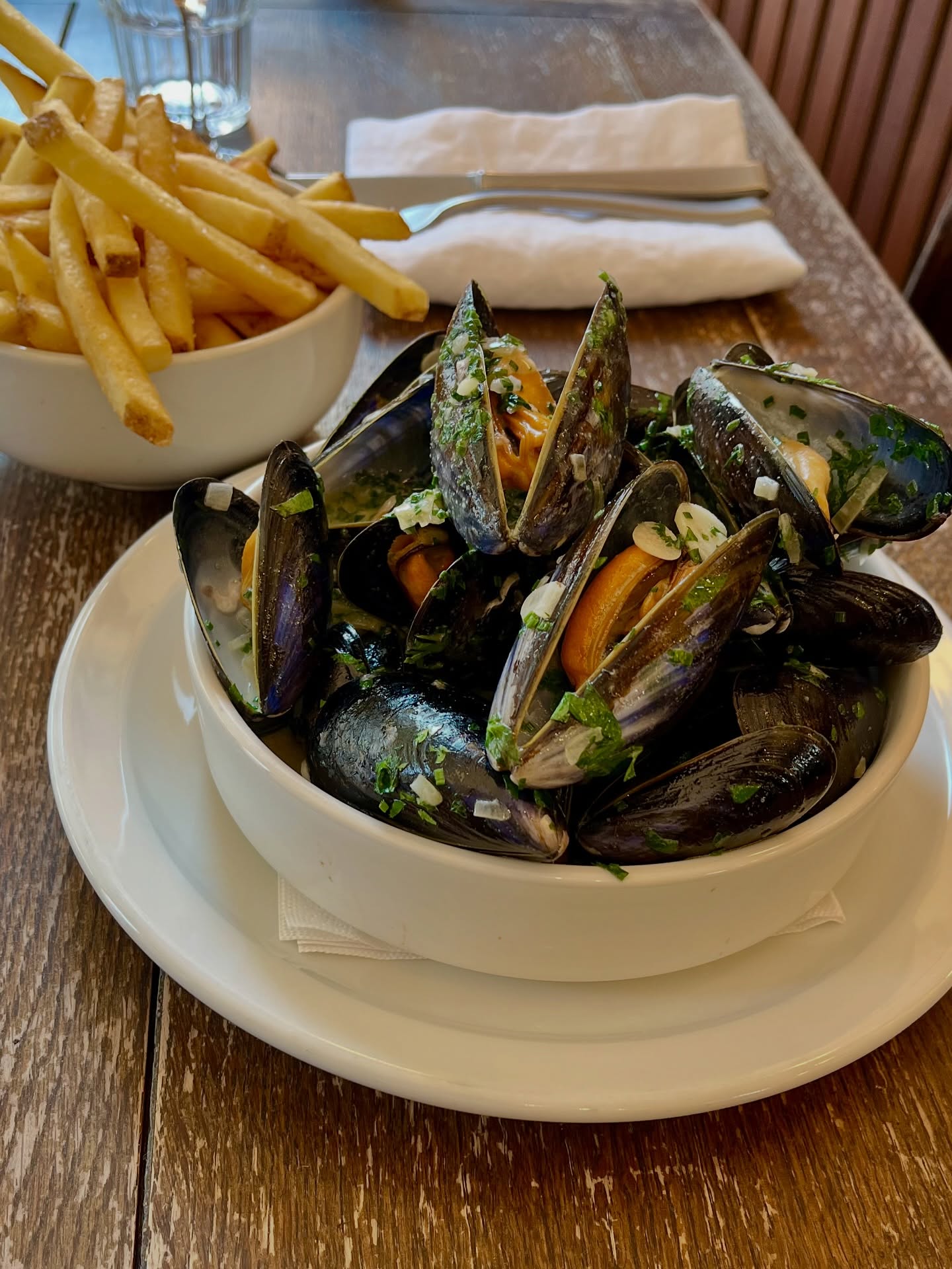 Moules frites…always on the lunch menu! Even better now that spring has (sort of) arrived!
Thursday to Saturday