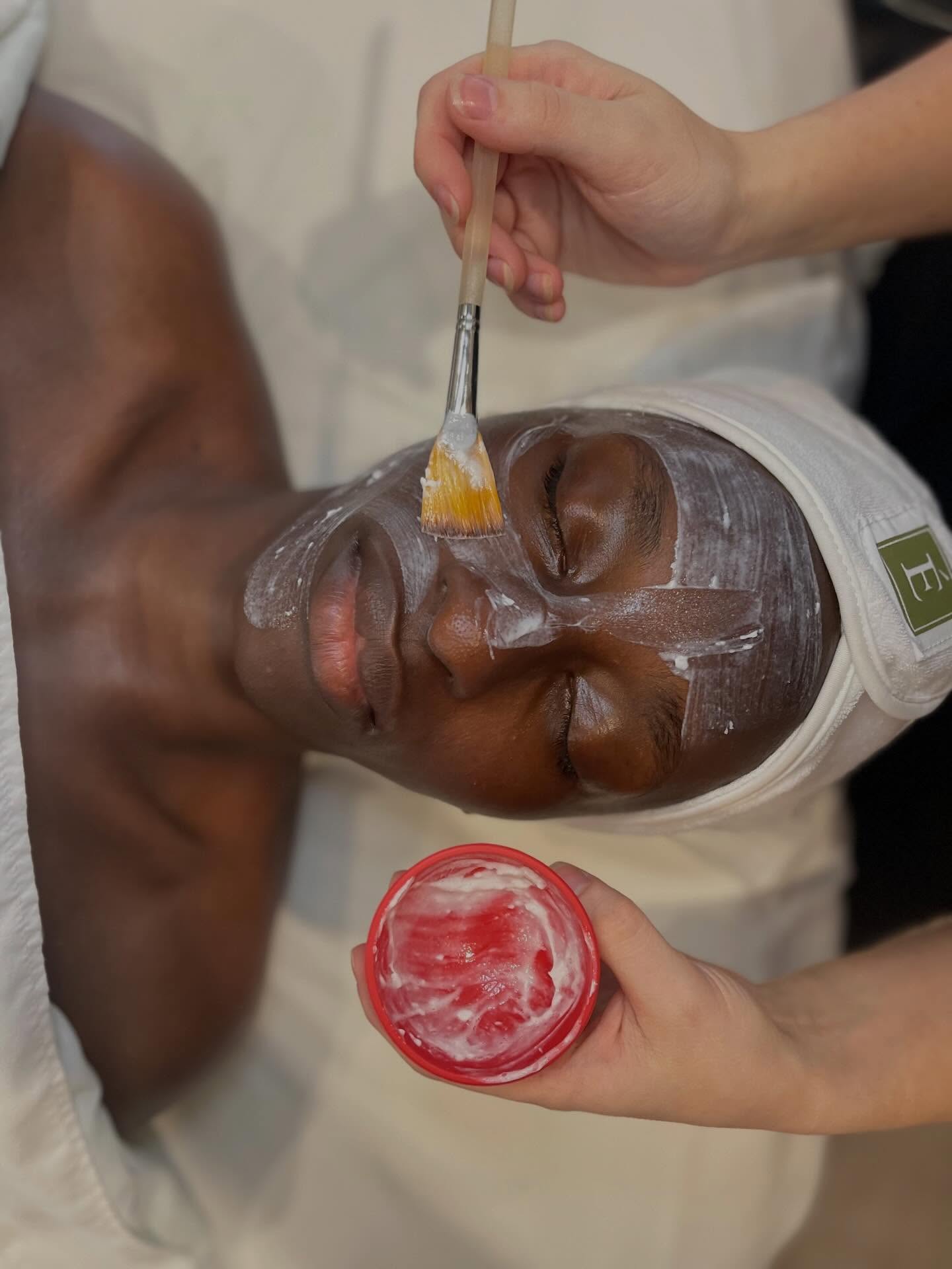 March always feels like a deep breath. 🌿
The sun lingers a little longer, the air shifts and your body comes out of hibernation and nudges you for a reset.
A massage to release what you’ve been carrying, a facial to bring your glow back and a quiet hour that’s just yours.
Spring break is coming, are you ready to dive in?
💟Bodyworksofperdido.com
💟850-356-6311
💟M-F, 9:30-5pm & Saturday, 9am-4pm