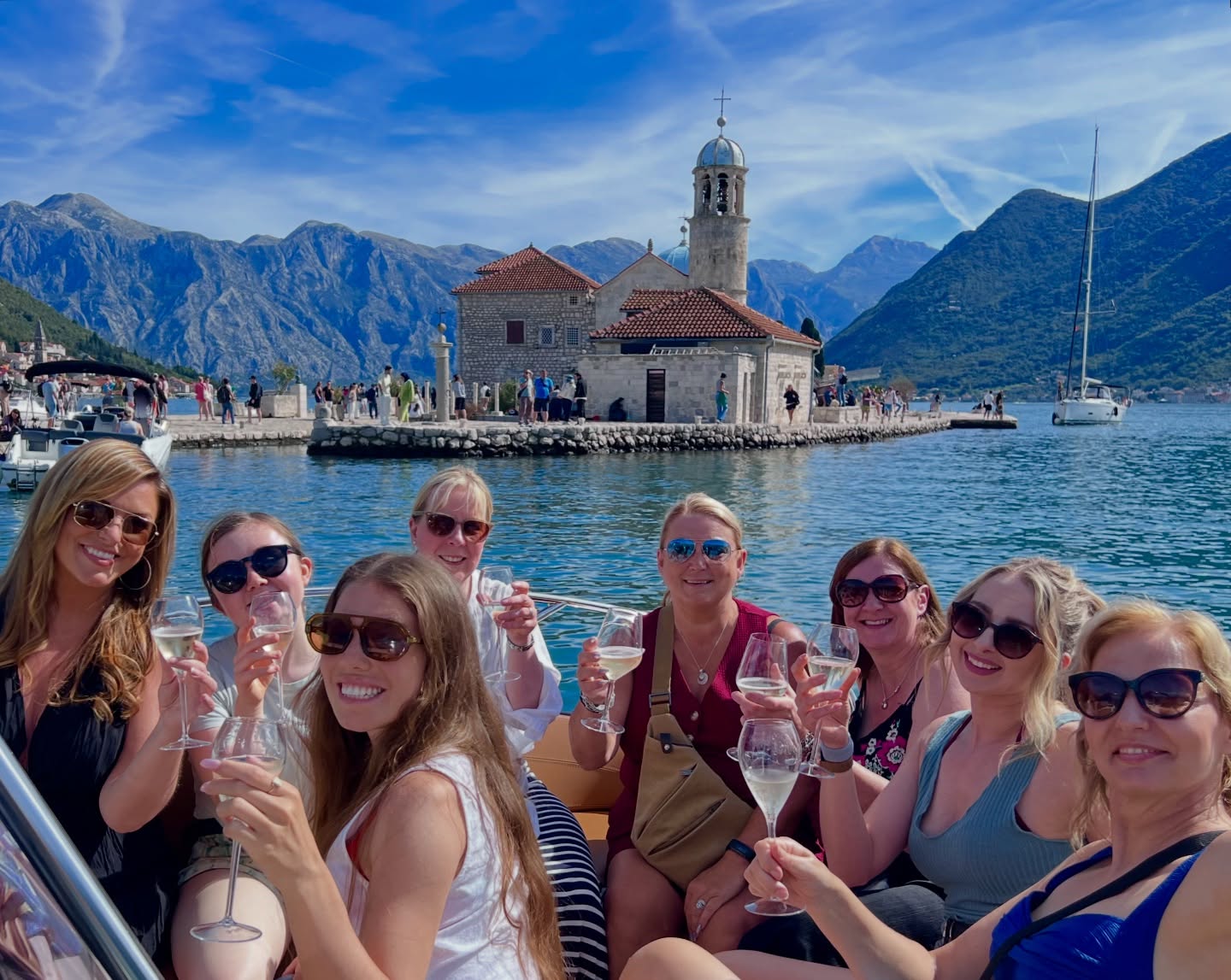 Do you know where this little stunner of a location is and which of our trips it’s on? 🤔
Guesses below please! 😁👇
#totravelistolive #mondaymood #pov #holiday #womanpower