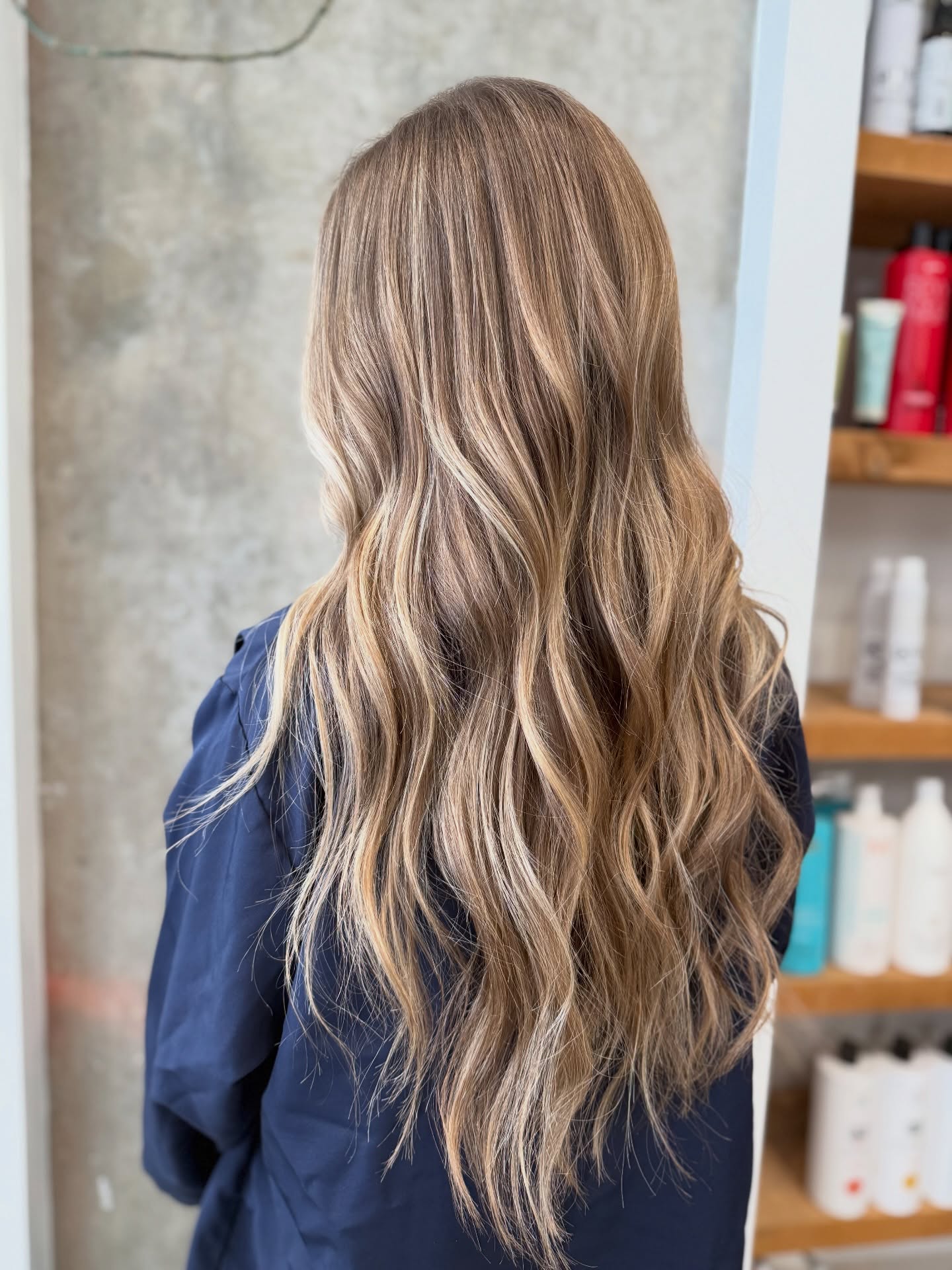 Sometimes less really is more.
A few highlights.
A tiny trim at the ends.
A big difference.
Softer. Brighter. Sun-kissed ☀️
Thinking about a change?
Not a makeover. Just an upgrade.
✴︎
𝘠𝘰𝘶𝘳 𝘴𝘵𝘺𝘭𝘦, 𝘺𝘰𝘶𝘳 𝘧𝘭𝘰𝘸, 𝘺𝘰𝘶𝘳 𝘦𝘹𝘱𝘳𝘦𝘴𝘴𝘪𝘰𝘯.
✴︎
𝗕𝗢𝗢𝗞 𝗡𝗢𝗪:
🌐Online: www.flowwith.ca
💌More inquiries:
➜ TEXT: 587 894 2025
➜ DM: @flowwith_jenny (Replies might take a little longer!)
@flowwith_jenny
@artistcollectiveyyc
#CalgaryBlonde #SunkissedHighlights #CalgaryHairstylist #FlowWithJenny #BeforeAndAfter