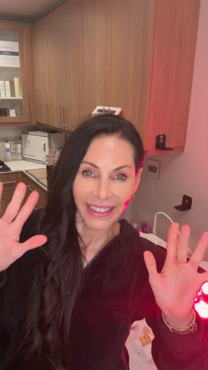 Heading out to NYC for the Be Well Skin Show! What does an aesthetician pack on a trip….
Things to know
Xoxo
Katie