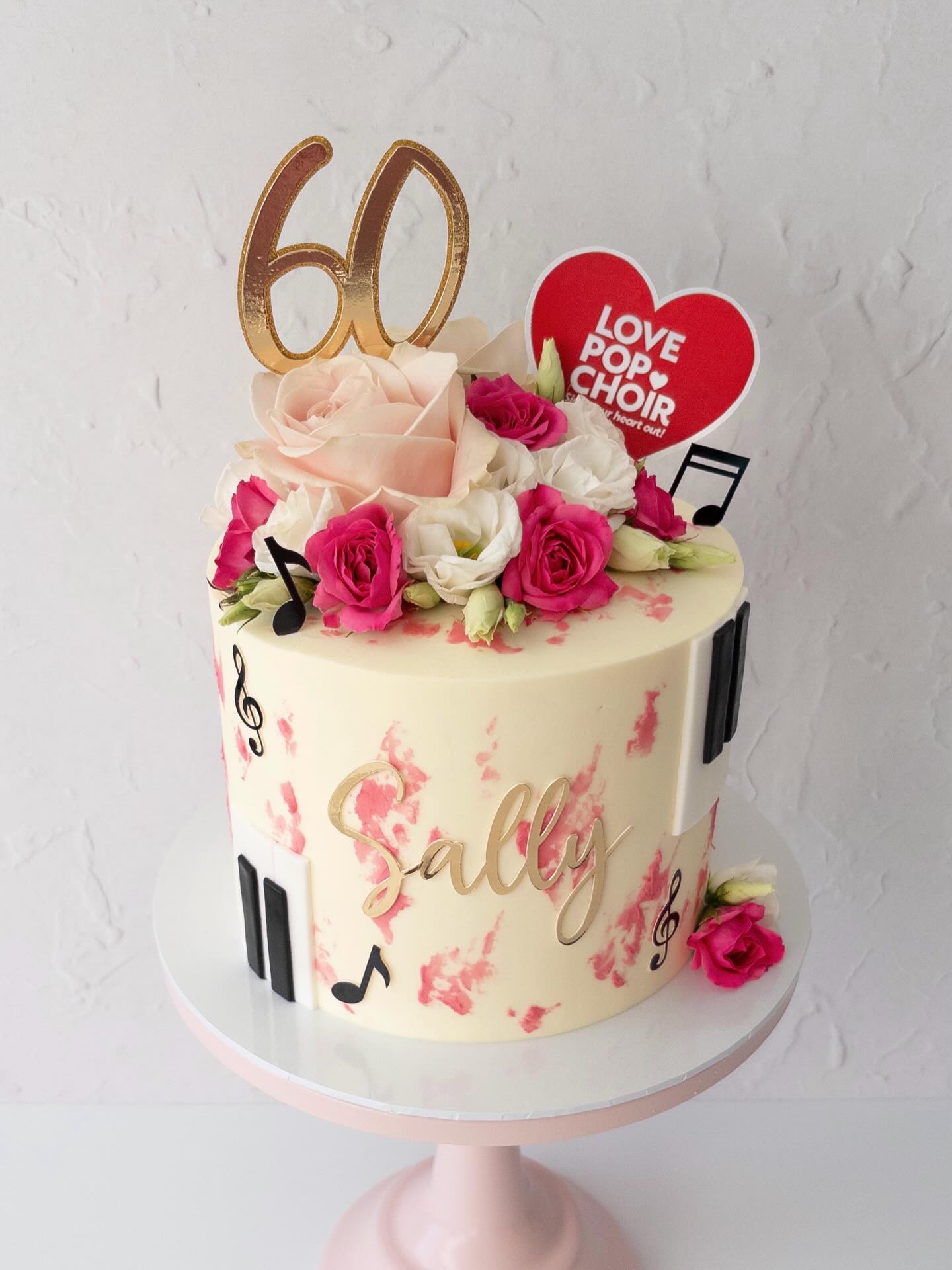 Ironically, this music themed cake was for a birthday on Valentine’s Day! ❤️🎹🎵❤️
Flowers by @regal_flowers
#musiccake #musicalcake #pianocake #cakesharrogate #birthdaycakesharrogate