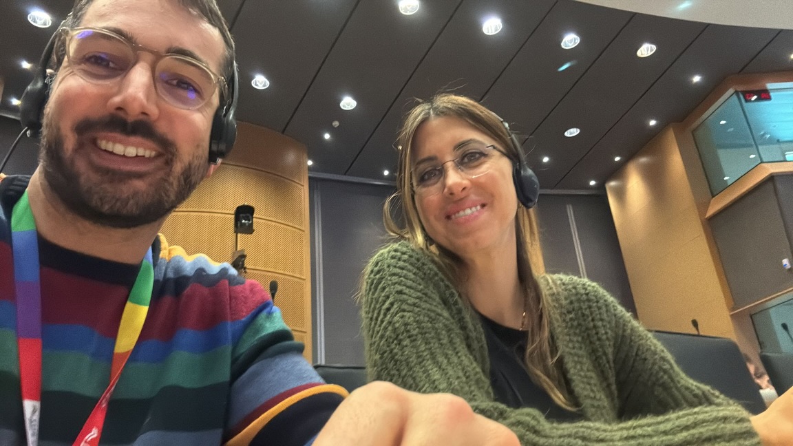 Nella serata di ieri il gruppo territoriale del M5S di Ostuni si è riunito per un momento di confronto che ha segnato anche il passaggio di consegne tra i rappresentanti del gruppo.
Un appuntamento che si inserisce in un percorso costruito con impegno e responsabilità negli ultimi anni.
Desidero ringraziare Andrea Martucci, che per due anni ha svolto il ruolo di rappresentante del gruppo territoriale con serietà e dedizione, contribuendo in modo concreto alla crescita e al radicamento del gruppo.
Ad Angelica Cecere va il mio grazie per aver accettato questa responsabilità e per essersi messa a disposizione della nostra comunità politica. Il ruolo di rappresentante significa avere il polso della situazione sul territorio, raccogliere istanze e rafforzare il dialogo tra cittadini e istituzioni.
Il nostro è un percorso che continua, fondato sulla collaborazione, sulla responsabilità e sulla volontà di dare un apporto positivo alla nostra città.
Buon lavoro.