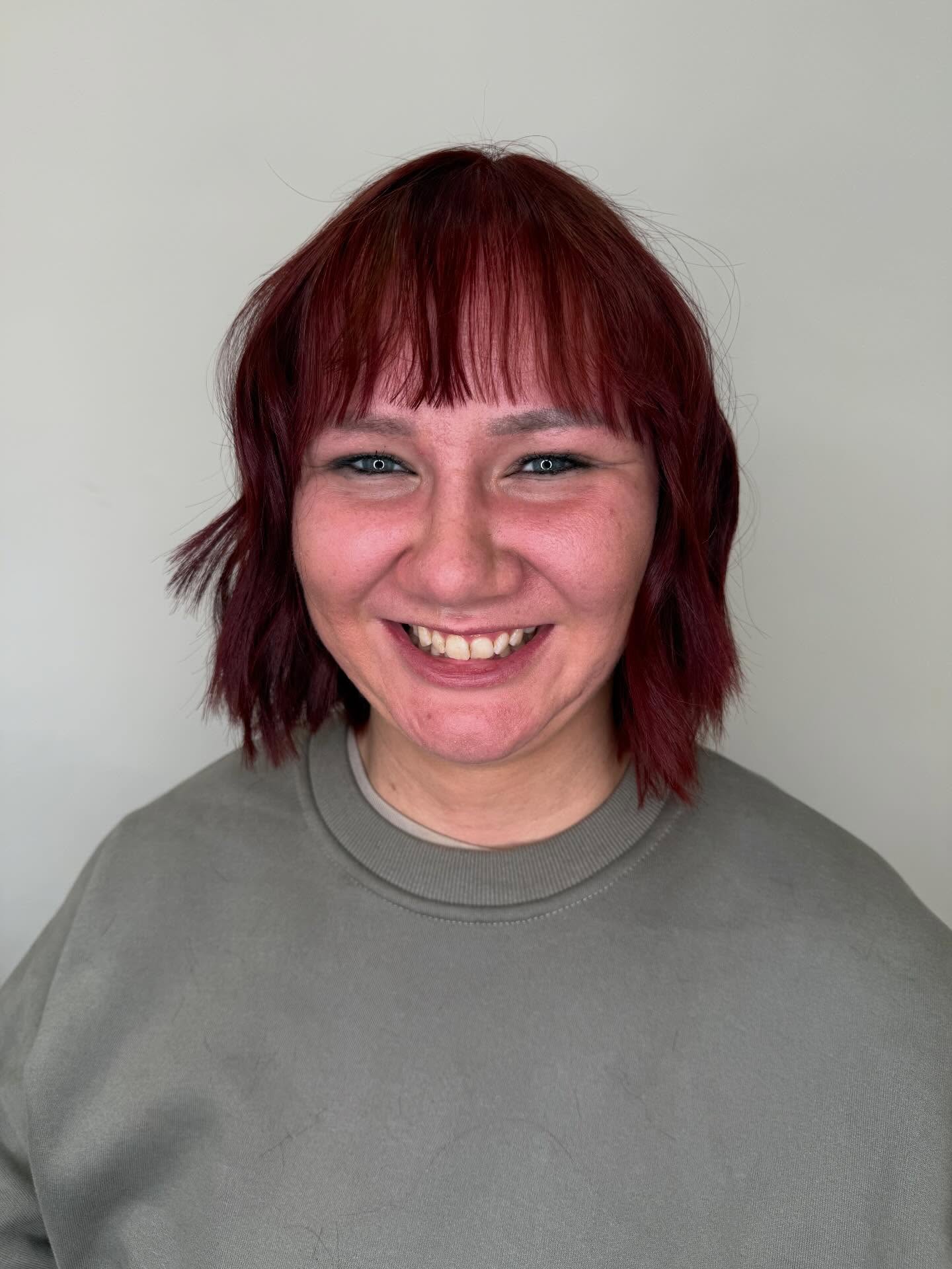 Die Sonnenstrahlen sind da! ☀️
Zeit für einen neuen Haarschnitt und eine frische Haarfarbe.
Der Frühling ist perfekt für Veränderung – für mehr Leichtigkeit, mehr Glanz und ein neues Gefühl von Selbstbewusstsein.
Farbe&Haatschnitt von Michele
#friseurprenzlauerberg
#friseursalonberlinprenzlauerberg
#farbexperteberlin
#cmbykevinmurphy
kevinmurphygermany