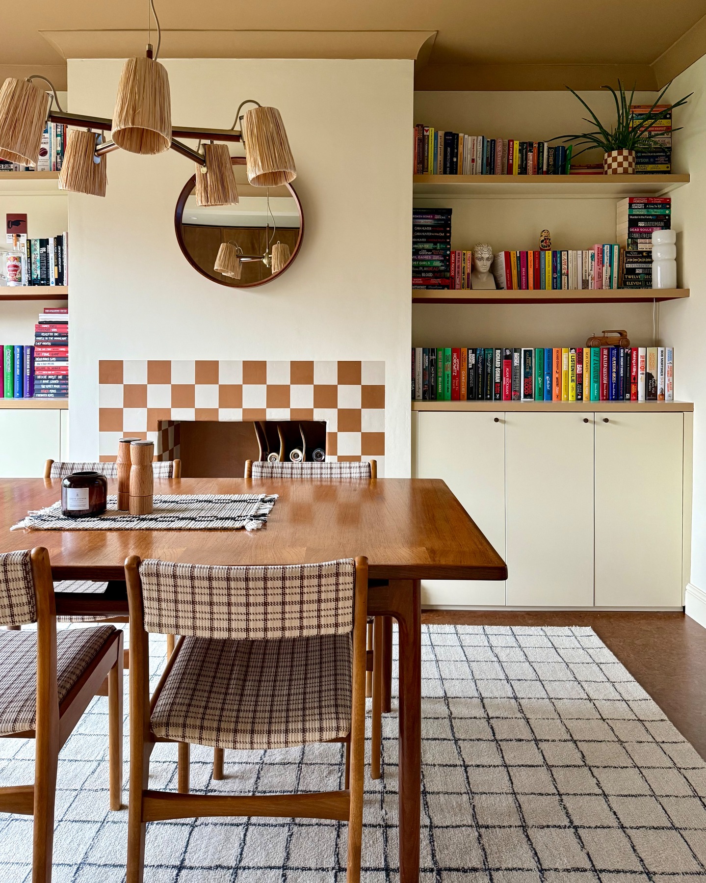 Cashmere IV, V and Caddie - the new kids in town 😍
Thank you to @paintandpaperlibrary who kindly hashtag gifted us some paint. And thank you to my arms for putting it on the walls.
There's like a "glow" to this room now. Like in the Ready Brek advert. This north east facing room has so little natural light, I've struggled to make this space feel how I've always wanted it to. But now I think I've cracked it 💪
It was a funny - whilst the Caddie was going onto the ceiling everyone was... "Erm, I'm not sure about that, it looks like curry 🤔"... and Charlie asking why I was painting with baby poop 🙄 I ignored everyone and kept painting. And then the second coat dried and it looked amazing in here and everyone agreed (I thought) it was exactly what the room needed and why hadn't we done this sooner. Finally - the 1970's Tobacco vibe I've been craving for years! Huzzah!
Dining Room
Walls - Cashmere IV
Woodwork - Cashmere V
Ceiling - Caddie
Kitchen
Ceiling - Cashmere IV
Kitchen - Stone Mid Warm by @littlegreenepaintcompany (who I can mention in the same post as LG and P&P are sister companies 😊 - thanks again guys - you da best)