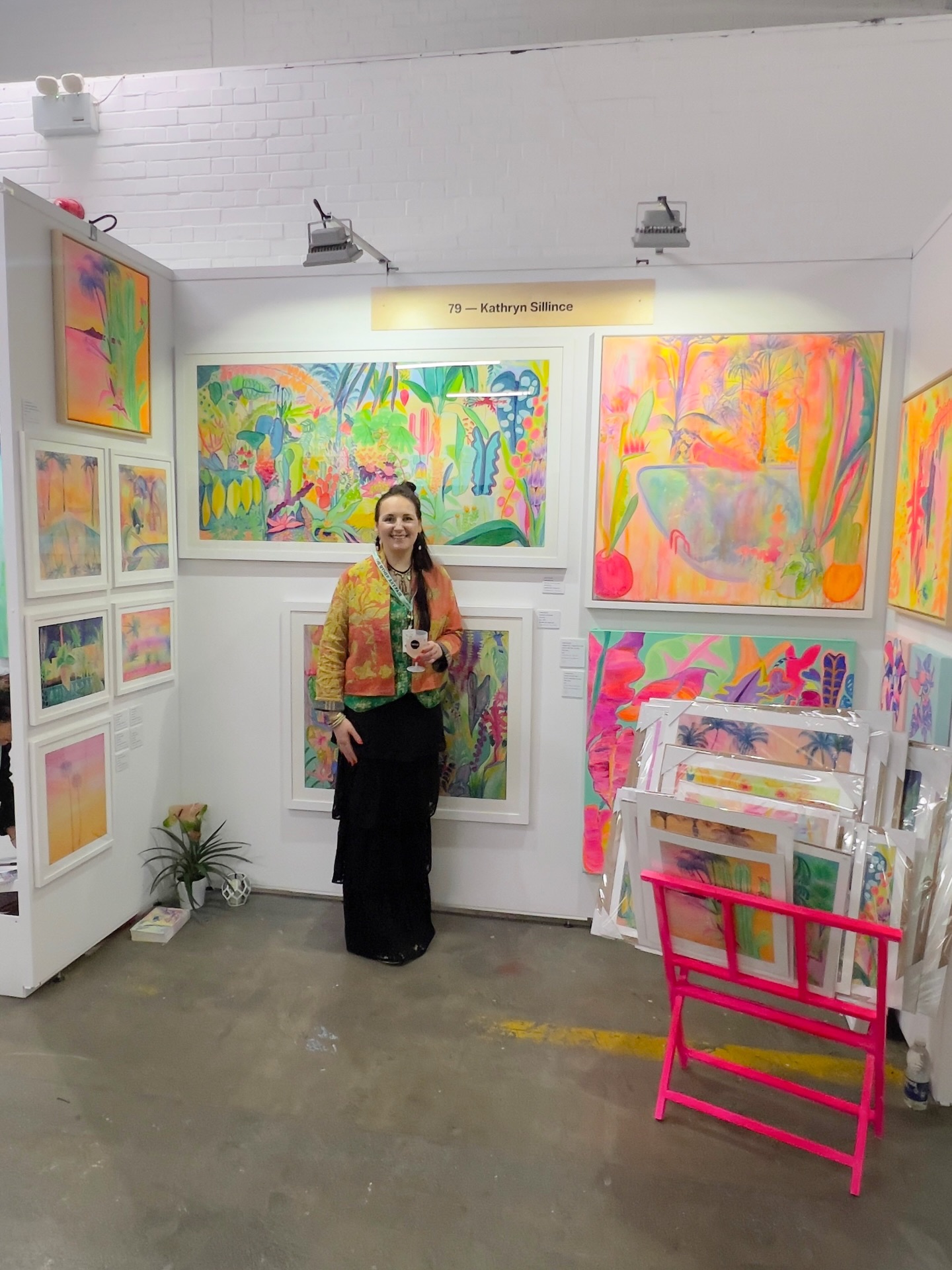 Having such a FUN weekend at The Other Art Fair : London! @theotherartfair 🌈🌈🌈🖼️🖼️🖼️
Thank you to all you lovely folk ..friends and artist friends!! ..who have come in to say hi at my booth (79) ..what an amazing experience so far!!
The BESTEDEST part is connecting with you all through the stories and narratives in my work, spreading some colour and cheer into your beautiful homes and sacred spaces, it’s the best job in the world, painting things that were once tiny ideas in your head 🤓🌞✨
Shout out to my epic artist neighbours @eleanormcknightart @lerfeldtbjerker @ejharkerstudio @belleandrewsart
Bring on the next 2 days! 🔴🥳🌈🥂
The Other Art Fair continues:
Saturday 11-7pm
and
Sunday 11-6pm
.
.
.
.
.
.
#theotherartfair #botanicalart #botanicalartist #collectingart #tropicalart
