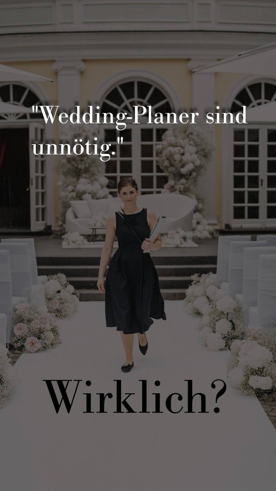 Einen Tag mit Charlotte von Glanzmomente ✨
Ich durfte Charlotte einen Tag lang begleiten – bei der Hochzeit von Sarah und Eko Fresh.
Was viele nicht sehen:
Die Ruhe hinter den Kulissen.
Die Abläufe, die ineinandergreifen.
Die Entscheidungen, die in Sekunden getroffen werden.
Während das Brautpaar feiert, koordiniert sie im Hintergrund.
Unauffällig. Klar. Souverän.
Genau das macht professionelle Hochzeitsplanung aus.
Und genau deshalb entstehen diese entspannten, echten Momente, die wir alle so lieben.
