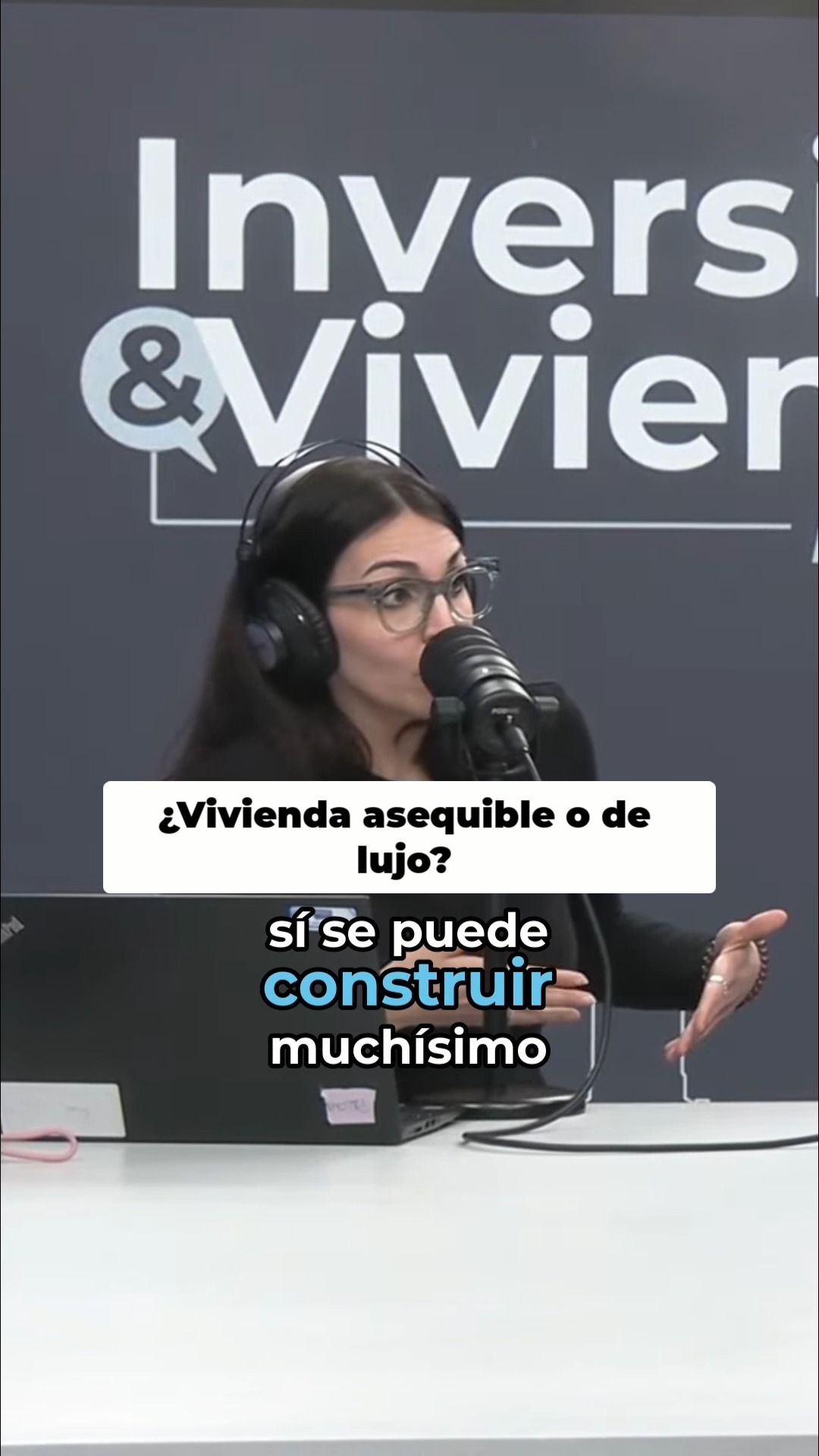 Faltan 700.000 viviendas en España 🏗️⚠️
Paloma Carrión pone las cartas sobre la mesa: no es un problema de crédito, es un problema de OFERTA. 📊
Según los datos que analiza Paloma, el Banco de España ya alertaba a finales de 2025 de una necesidad masiva de obra nueva para cubrir la demanda. Si no somos ágiles construyendo, el cuello de botella en Madrid y Barcelona solo irá a peor. 🚄🏢
¿Crees que la solución pasa por construir más o por regular mejor?
#inmuebles #inversión #vivienda #españa #mercado