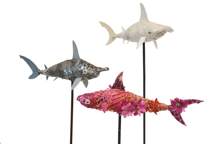 Spring on the U.S. East Coast means warmer waters, migrating wildlife, and unfortunately a surge of plastic washing from streets and rivers into the ocean after seasonal rains. ๐
Our family of baby hammerheads are sculpted by @cindypeaseroe using 100% marine plastic:ย shopping bags, sandbags, rope, straws, and miscellaneous pieces. All once floating where real sharks swim.
Check out our website & learn about how UpSculpt engages in action against ocean plastic pollution using art science and education. Link in bio!
501(c)(3) nonprofit organization based in New York.
#UpSculpt #OceanPlastic #MarineDebris #OceanConservation #Anthropocene ๐ธ๐ฆ