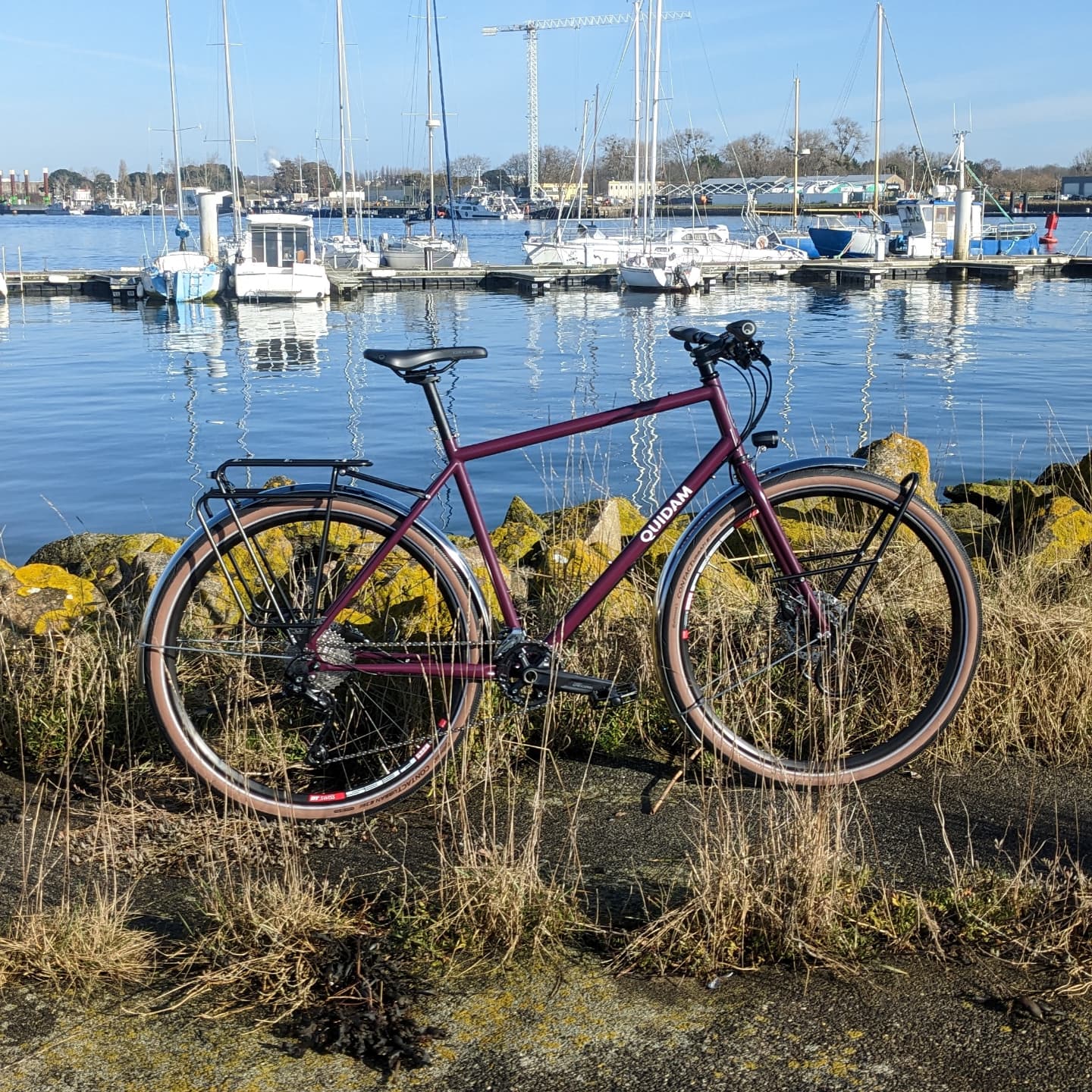 🚲 Prêt pour le voyage 🚲
Ce vélo saura vous accompagner lors de vos escapades de plusieurs jours ou plusieurs mois une fois chargé de sacoches, mais sera aussi le compagnon idéal pour les déplacements du quotidien.
#association_artisans_cycles
#framebuilding
#artisanducycle
#voyageavelo
#madeinlorient