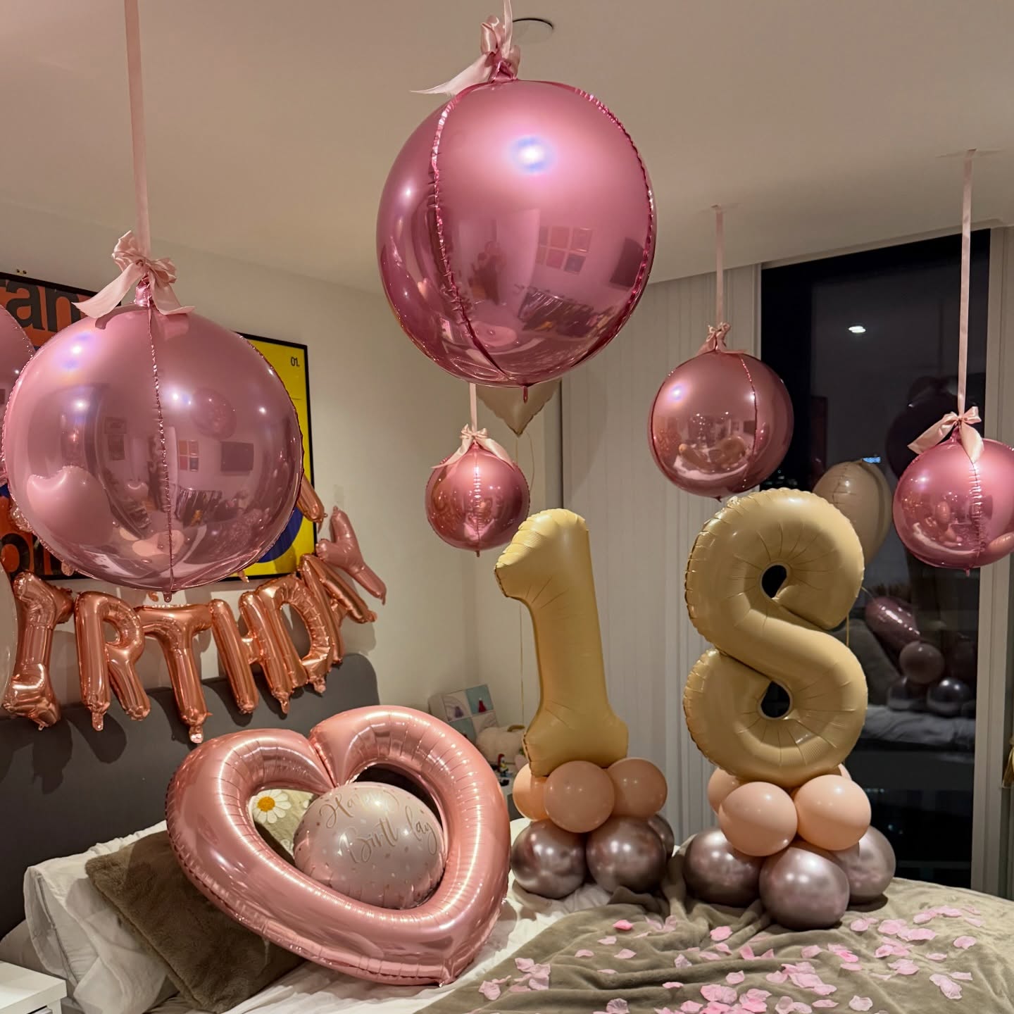 💫18th Birthday Balloon Room Decoration 💫
Make your loved one surprised on your special day and take lovely memorable photos with our gorgeous balloon room decoration.🥰🤗
@jasminesdecoration
.
.
.
DM to book your Display.
.
.
.
#hotelroomdecor #birthdayballoon #numberstack #18thbirthday #balloonbouquet