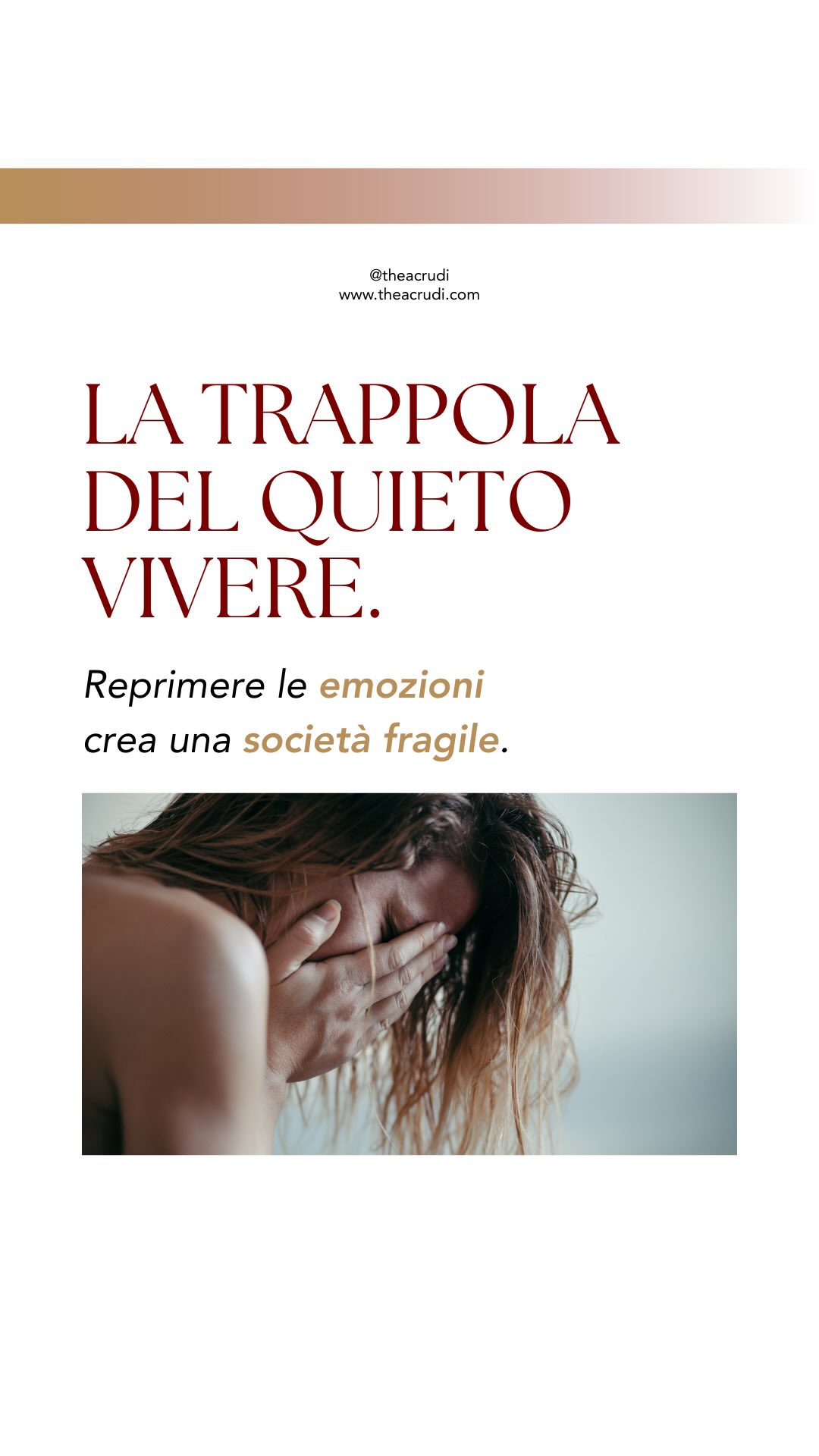 Quante volte, quando esprimi davvero quello che senti, ti rispondono con frasi come:
“Lasciamo stare… meglio così.”
“Evitiamo discussioni inutili.”
“Per quieto vivere, non ci pensiamo.”?
Ma cosa succede quando, per non mettere in crisi gli altri o per tutelarli, iniziamo a silenziare noi stessi e le nostre emozioni?
Succede che la nostra verità interiore resta inespressa, che aggiungiamo un altro mattoncino al muro che ci separa dagli altri.
▫️Le emozioni si comprimono.
▫️Noi ci anestetizziamo.
▫️Le relazioni diventano superficiali…
E gradualmente, a livello strutturale, viene a consolidarsi una società che non dialoga più davvero, ma implode su sé stessa favorendo un isolamento sempre maggiore.
Cerchiamo di riflettere sul fatto che una società che evita il conflitto è una società che evita la verità e che rifugge un’evoluzione da cui tutti potremmo trarre beneficio.
❤️ Oggi condivido questo video per ricordarti che esprimere ciò che provi non significa distruggere l’armonia che ti circonda. Al contrario, esprimerti con sincerità è il modo più sano e maturo per crearne una che non vacilli al primo ostacolo.
#piangere #emozioni #crescitapersonale #yogaitalia #psicologia