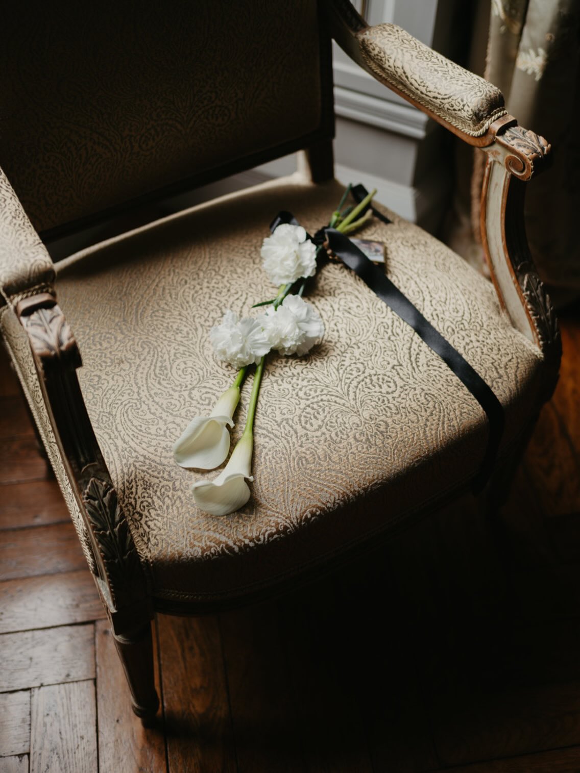 Détail. J’adore cette tendance du bouquet minimaliste.