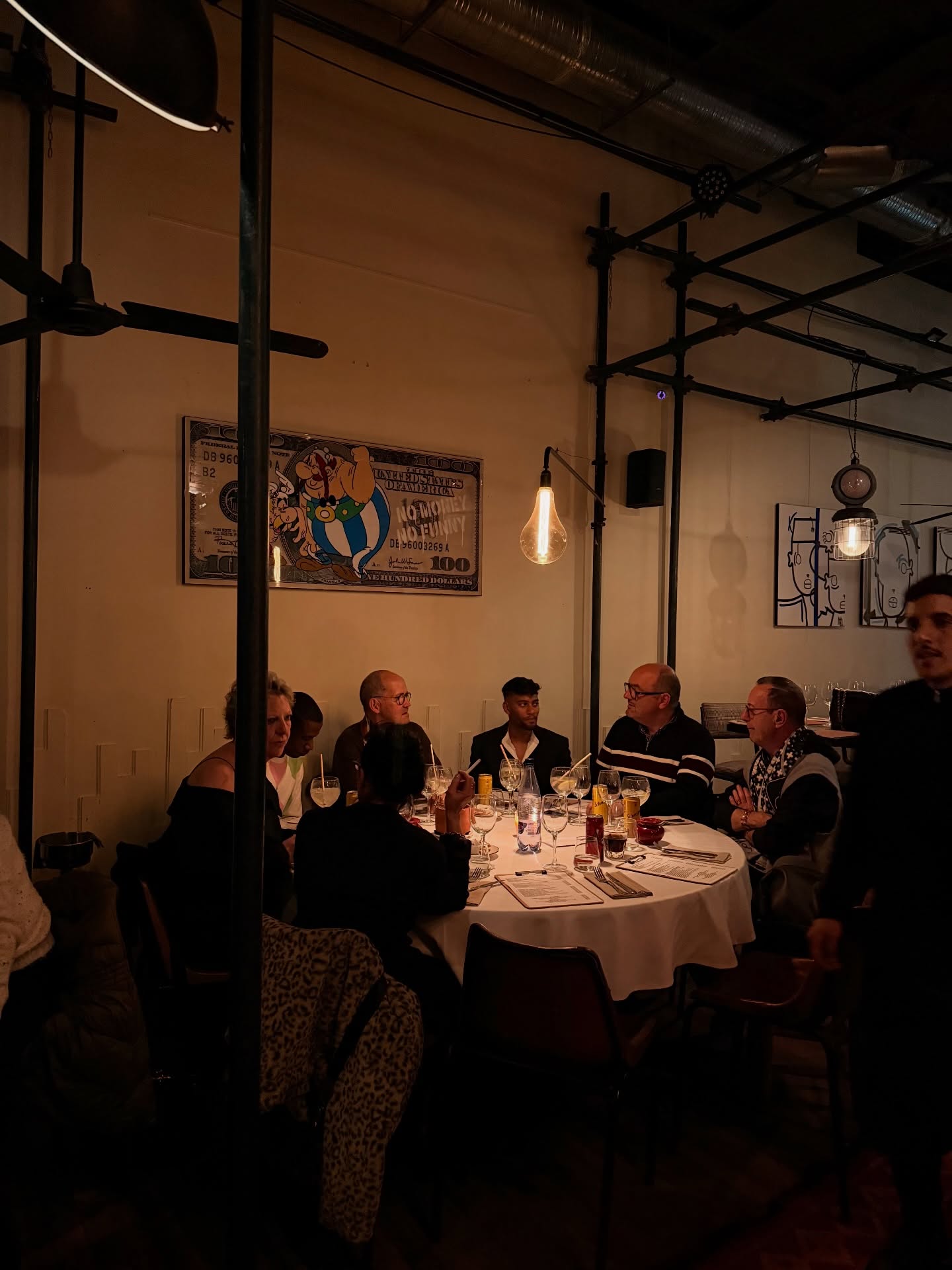 Une grande table de copains… c’est pas ça le bonheur ? 🤩
#marrakech #restaurant #restaurantmarrakech #dinner #convivial