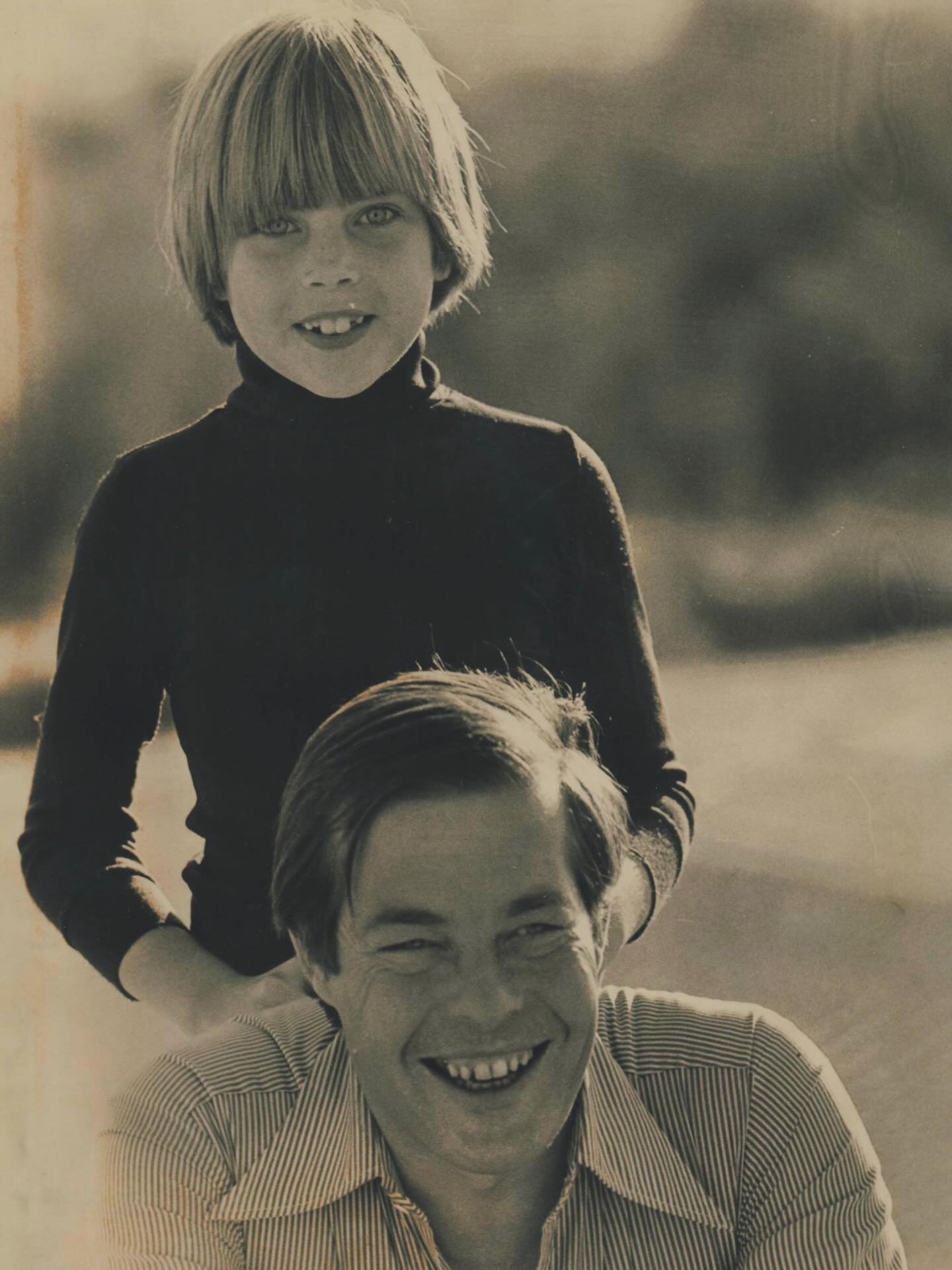 Joyeux anniversaire, mon amour.
En cinq ans, nous avons déjà vécu mille vies et construit des souvenirs précieux. Des voyages, des projets, des fous rires, des moments simples qui sont devenus inoubliables.
Vivre l’aventure de la vie à deux avec toi est un vrai bonheur.
Ton cœur immense et ta générosité sont un exemple pour tous. Tu donnes beaucoup autour de toi, et j’ai la chance d’en être témoin — et d’en profiter aussi 😊💕 Happy Birthday 💕