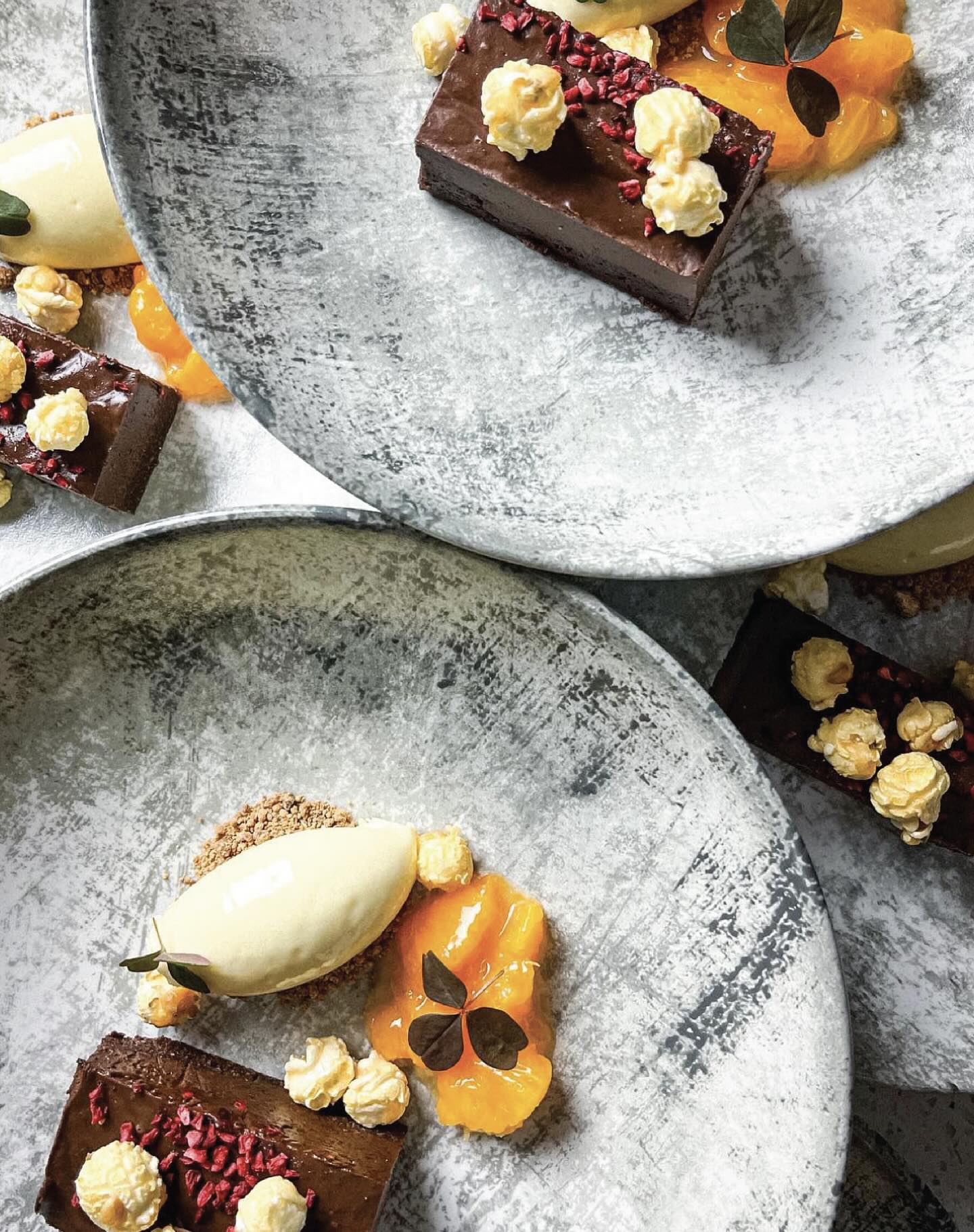 Our seasonal menus really come into their own in Spring. As the days grow lighter and longer, dining at Flore takes on a different rhythm.
.
Our private dining experiences are completely yours, and we think Spring is one of the most wonderful times to dine at the house — the garden and grounds are waking, the house is light and airy, and the food is absolutely delicious!
.
Get in touch to enquire about availability.
.
#seasonalingredients #seasonalingredientsarethebest #localproduce #localproducers #privatedining #privatediningexperience #privatedinner #foodies #foodlover #finedining #privatediningnorthampton #dinnerparty #privatechef #gourmpierre #localproduce #seasonalproduce #seasonalproduceatitsbest #party #partyideas #florehouse #northamptonshire