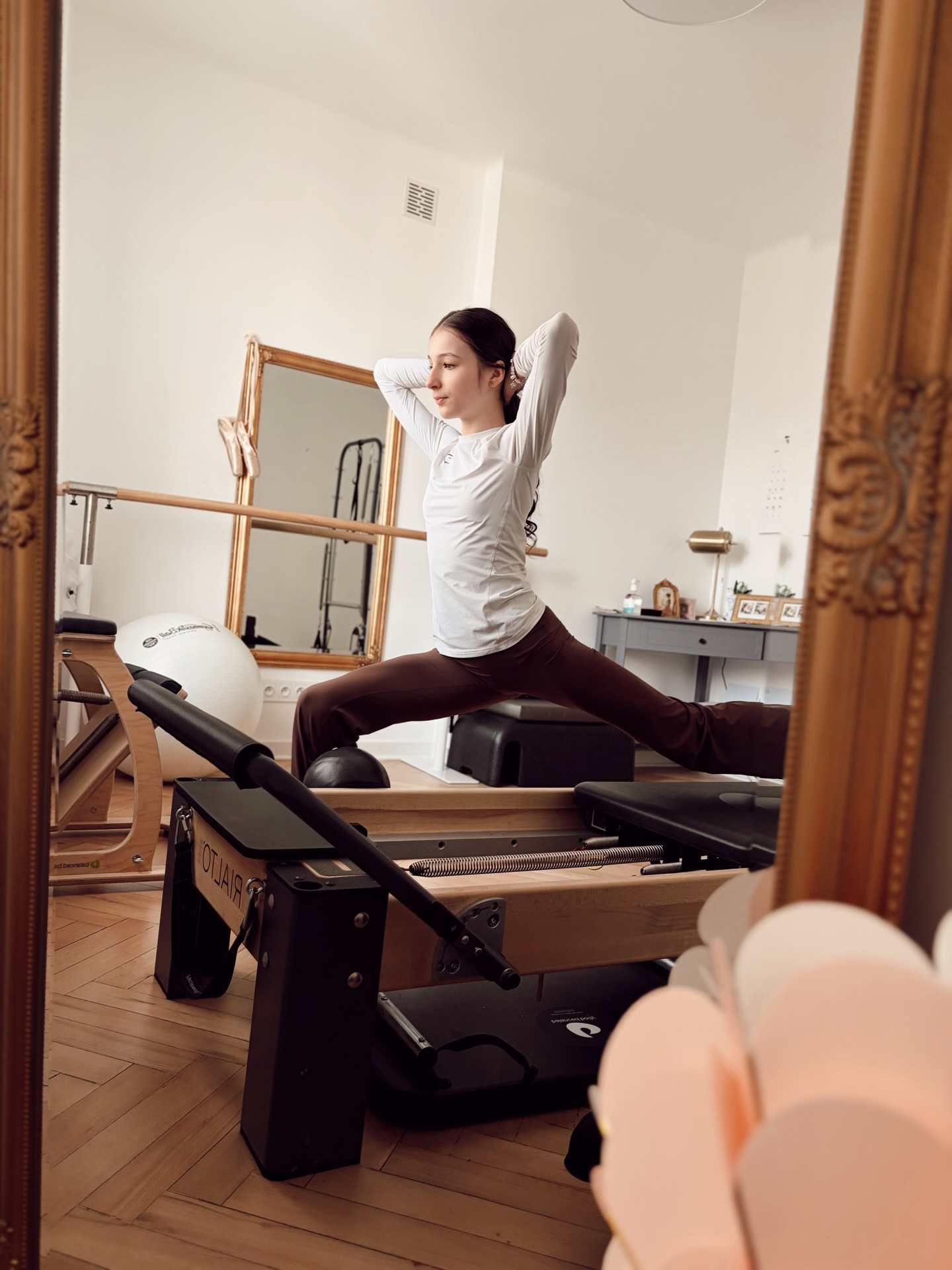 Praca nad stabilizacją i wzmocnieniem na zajęciach indywidualnych, dedykowanych tancerzom !
Stacjonarne oraz online ! Zapraszam do kontaktu.
Na zdjęciu @kaja.pajor ❤️