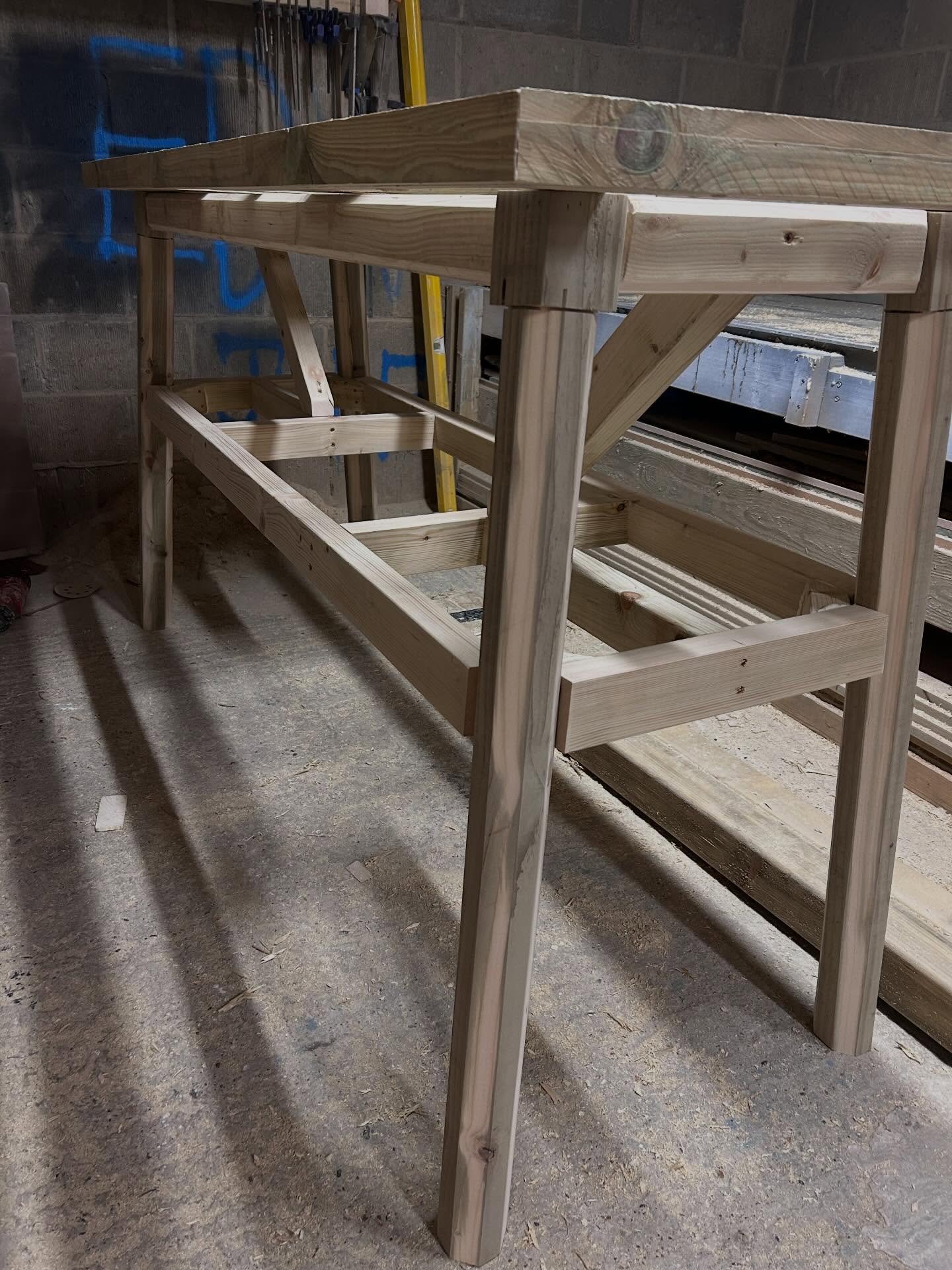 Prototype design taking shape nicely. It's a tall bar table with matching tall stools. Middle shelf for empties, condiments, or handbags with anti-theft clips attached. Watch out for the finished project ✅.