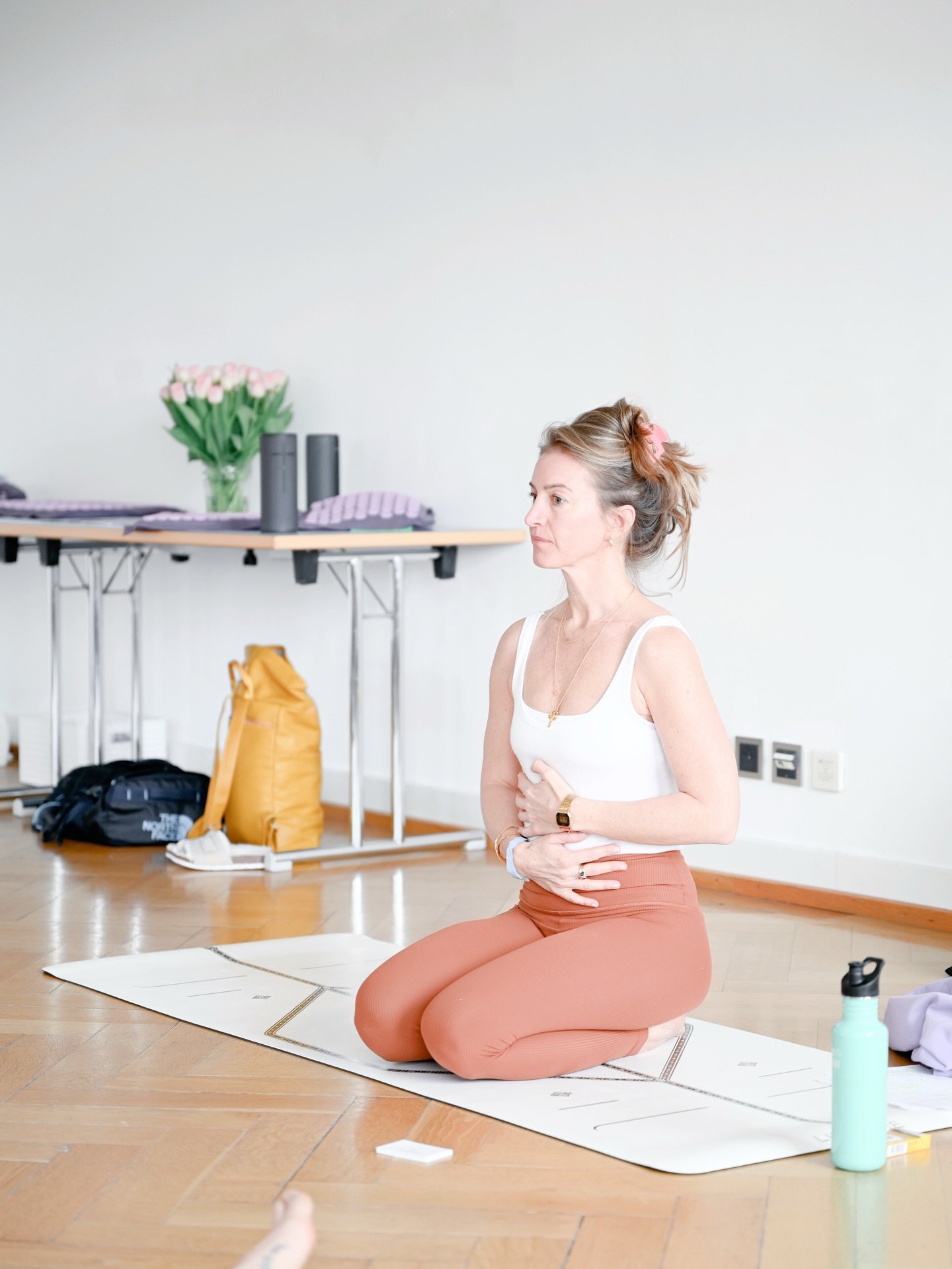 II F E E L W E L C O M E II
.
Wir zählen die Tage…
.
Die Einzeltickets finden rege Anklang. Vielleicht auch etwas für dich, wenn du dir keinen ganzen Tag frei nehmen kannst.
.
Im Link in der Bio geht’s zu den Tickets.
.
See you on the mat.
.
.
#yoga #meditation #yogafestival #yogaphotography