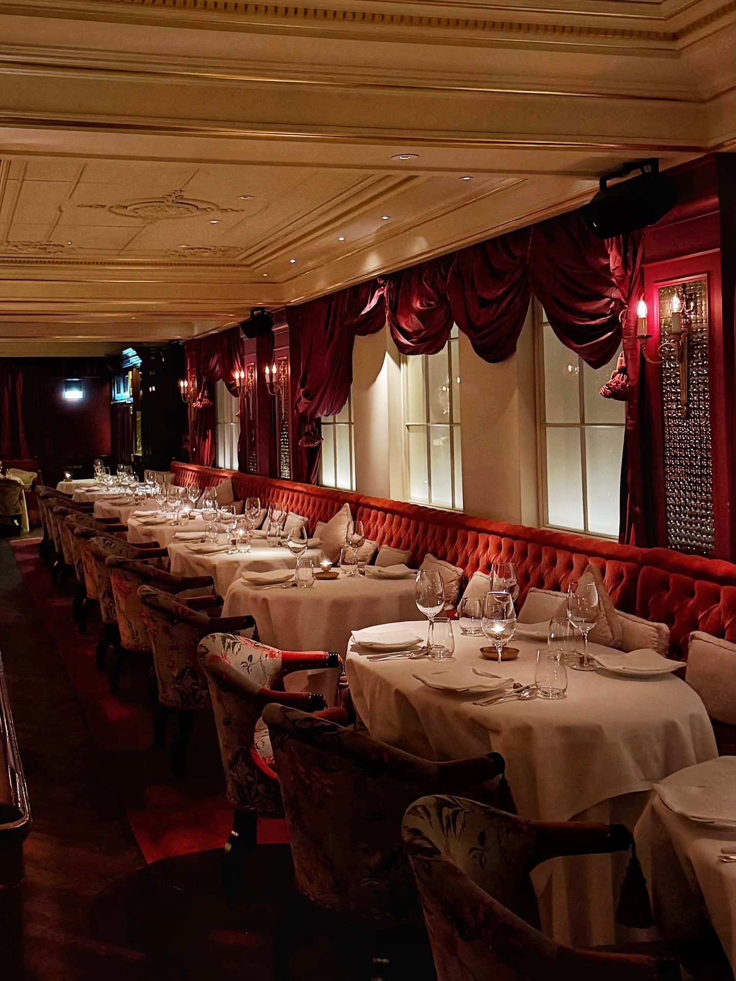 @parkchinois serving up some incredible high-end Chinese food in Mayfair
Warm and attentive service and did we mention how incredible the food was!!!
Dishes included:
• Steamed Sea Bass, Spring Onions. Crispy Ginger and Soy Sauce
• Stir-Fried Spicy Noodles and Corn-Fed Chicken
• Park Chinos apple tarte
#chinesefood #chinesecuisine #chinesefoodinlondon #londonfoodie #londonfoodblogger