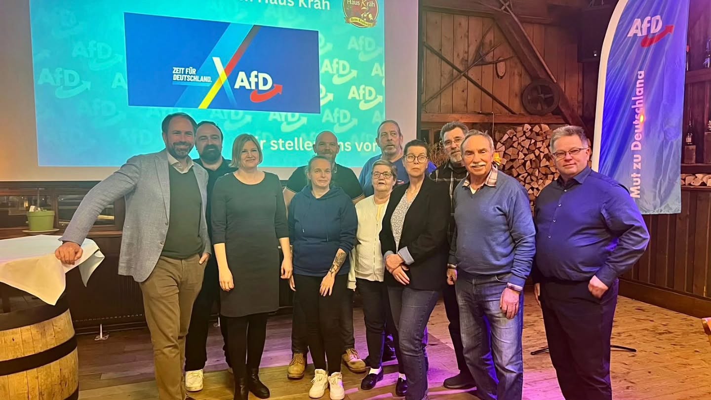 Mit @katrin.ebnersteiner in Deggendorf.
Wenn jetzt nicht endlich mal die niederbayerische Ehrenbürgerschaft kommt 😜