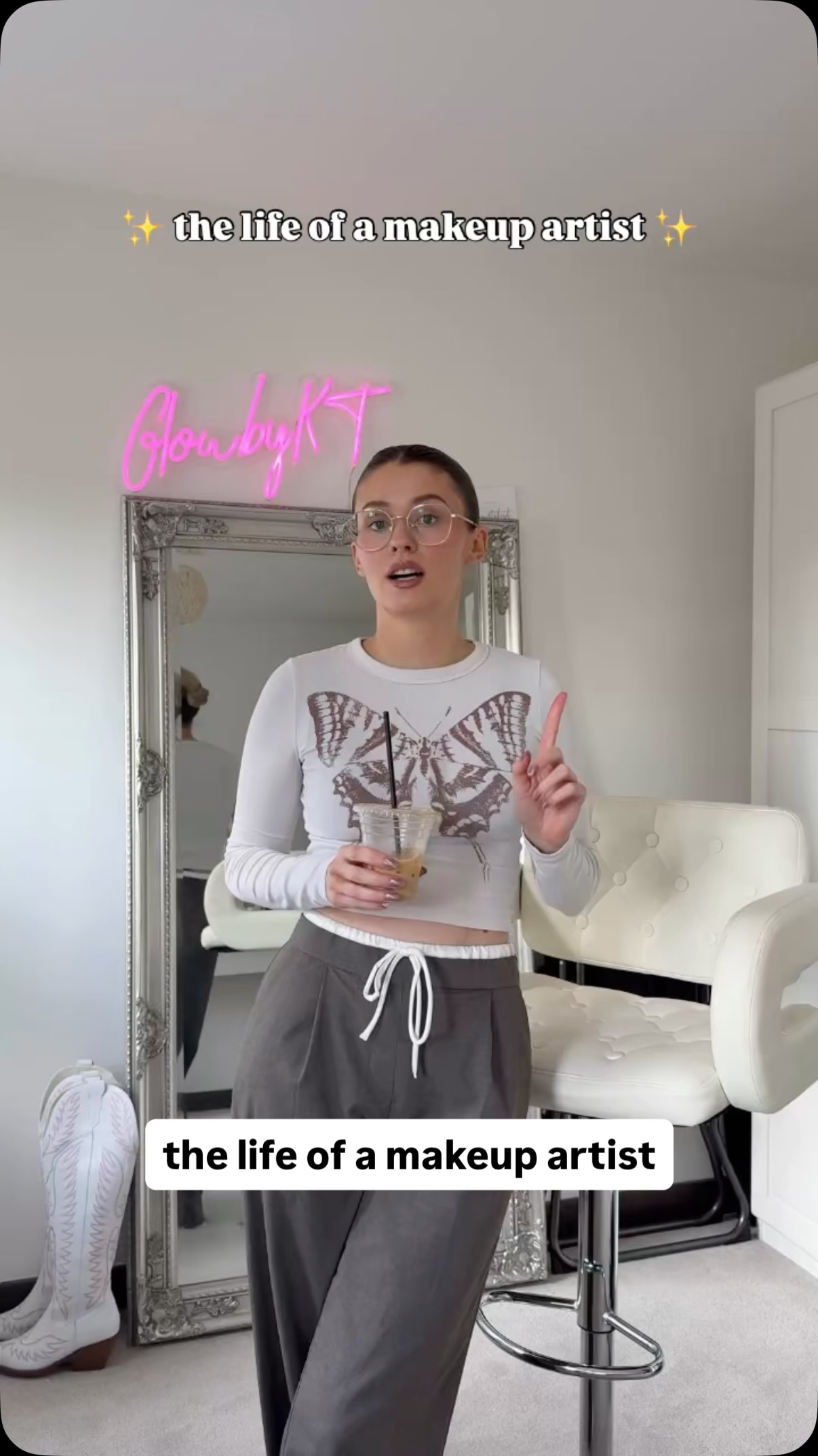 2 coffee down by 11am as my lovely bride Kate bought me one too, kept me going today 🙌
If you don’t have that @fentybeauty gloss, get it and thank me later x
#thelifeofamakeupartist #londonmakeupartist #hertfordshiremakeupartist
Day in the life of a makeup artist
Makeup artist vlog
Bishops Stortford makeup artist
Bridal makeup artist