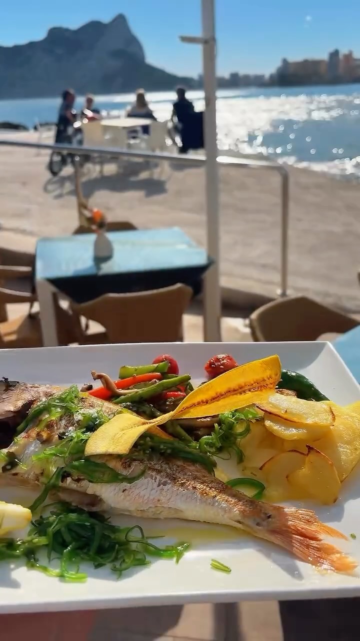 Detrás de cada plato hay producto fresco, trabajo y pasión.
Gracias a todos los que nos elegís cada semana ❤️
#coralbeach #restaurant #clubnautico #foodie #bassetes