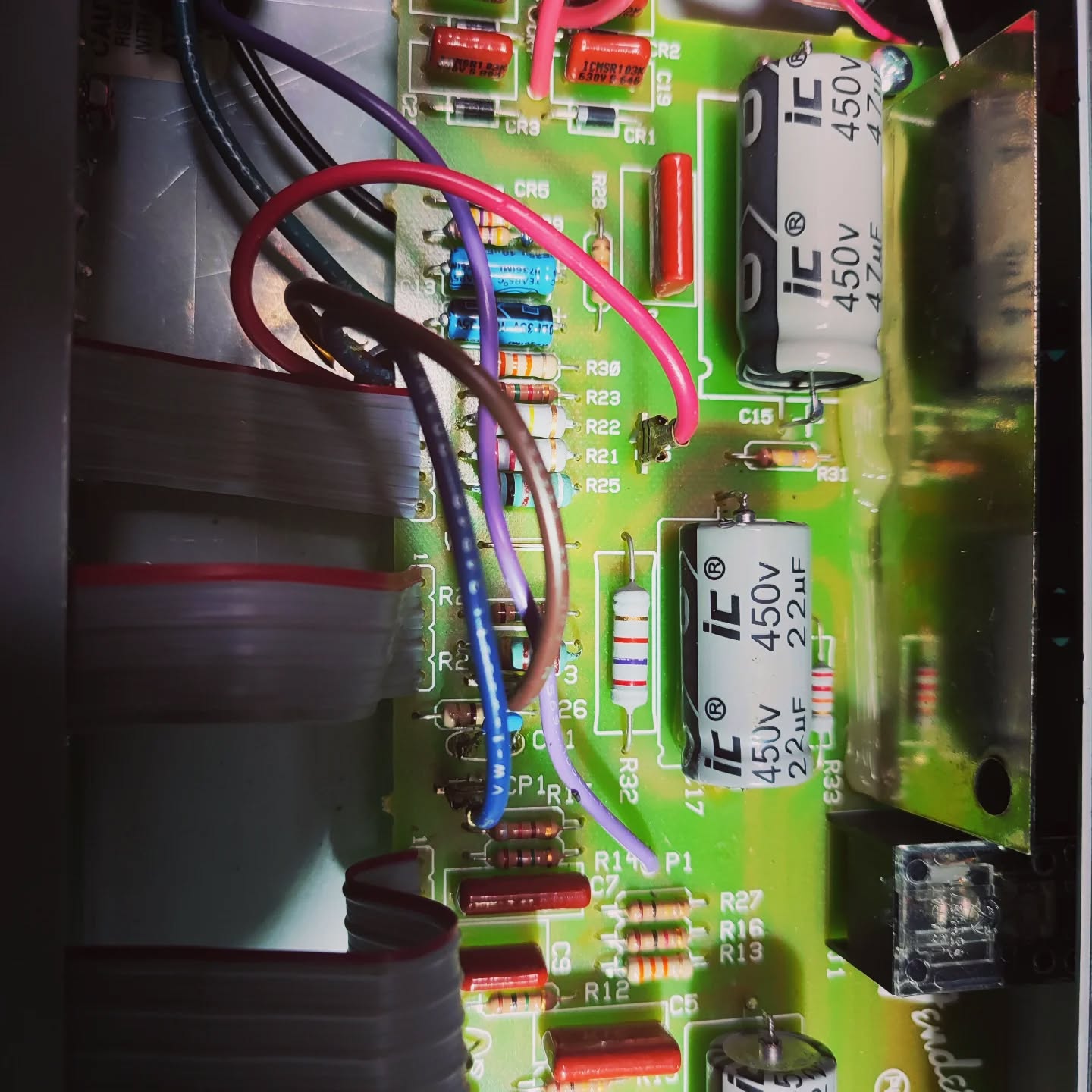 Remise en forme d'un Fender Pro Junior en cours
Niveau fiabilité, on est sur du puretech.
#amptech
#audiorepair
#electronicrepair
#fenderprojunior
#coffee