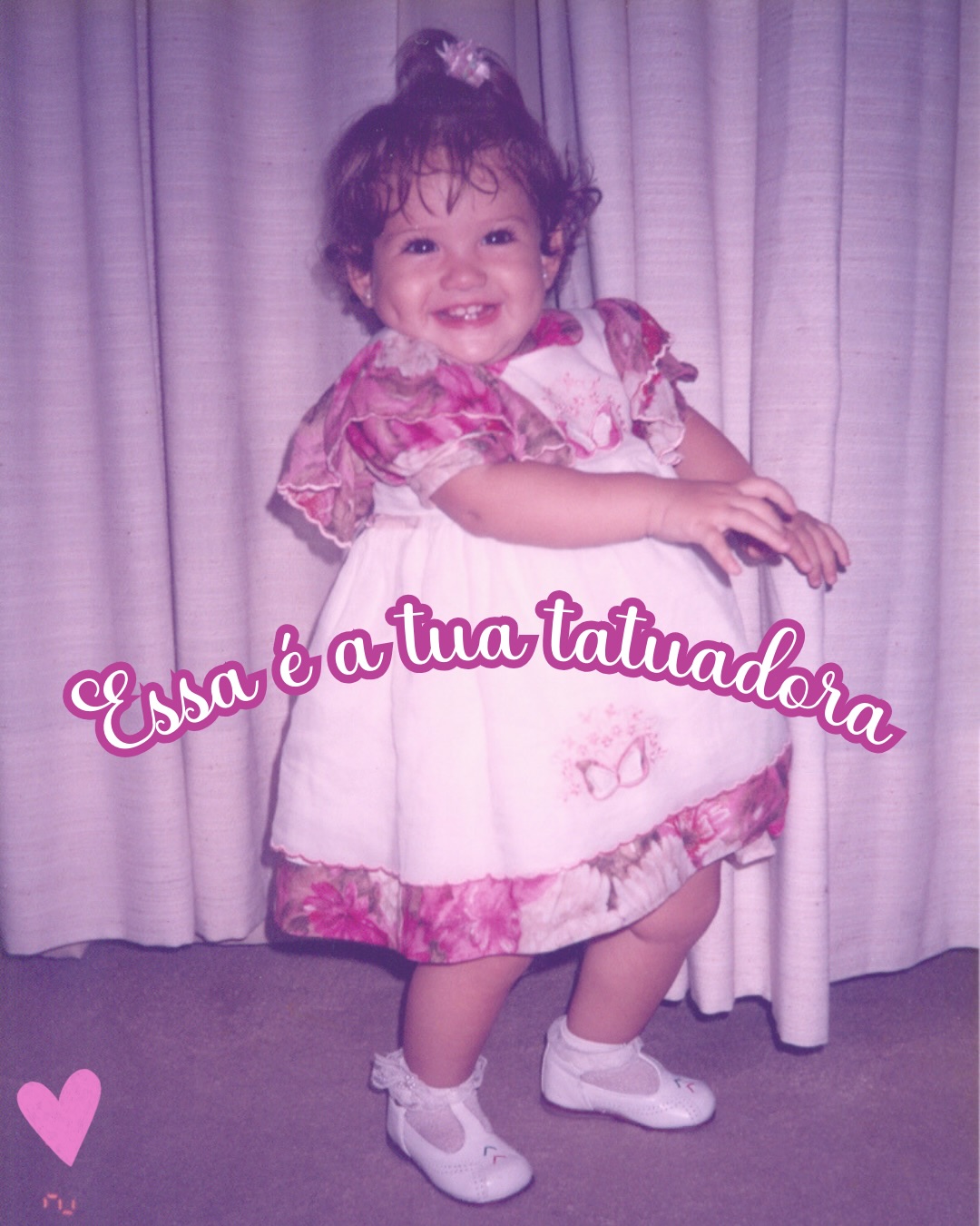 Prontinha no meu Porsche rosa 🚗💕 Vem tatuar comigo?