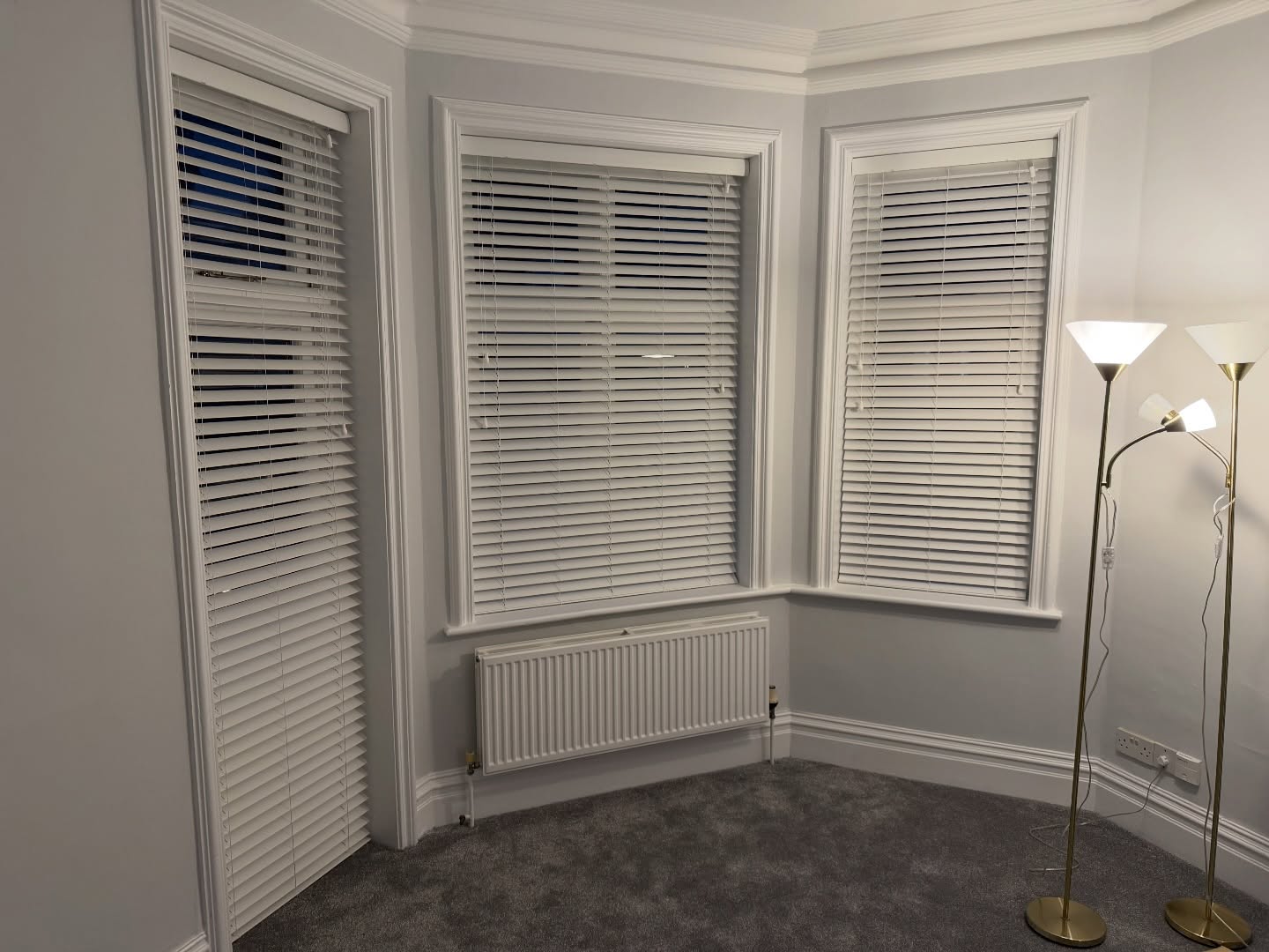 Venetian blinds bringing that perfect balance of light, privacy, and style to this living space. Sleek lines, smooth control, and a finish that works with any interior. Simple, modern, and made to last.
#VenetianBlinds #LivingSpaceDesign #HomeInteriorsUK #ModernLiving #BlindsAndShutters MadeToMeasureBlinds InteriorInspo HomeStyleUK WindowBlinds HomeRenovation IsleworthHomes ContemporaryLiving InteriorDecorIdeas LightControl DesignDetails