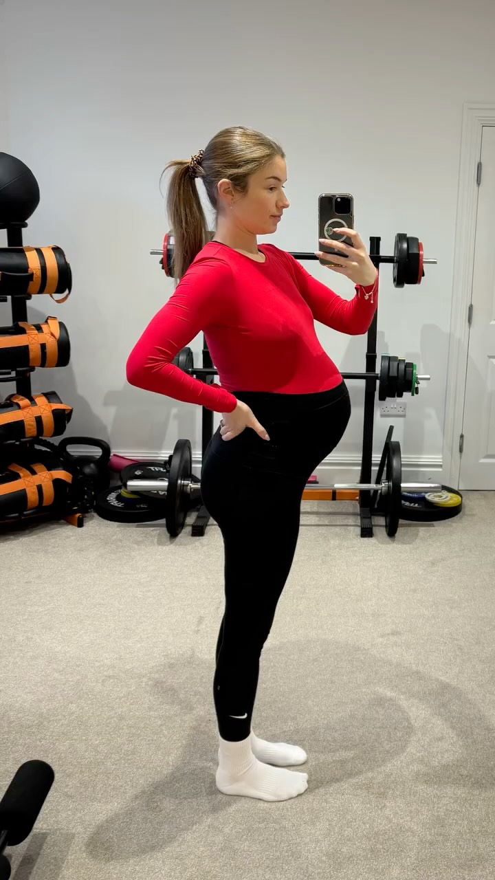 9 months - the best before and after ♥️🙏🏼 I love to document things to see how they change with time as it’s helpful to reflect and see the progress. This is an extra special one ♥️ #bumptobaby #newborn #prenataljourney #prenatalstrengthtraining #pregnancyjourney🤰