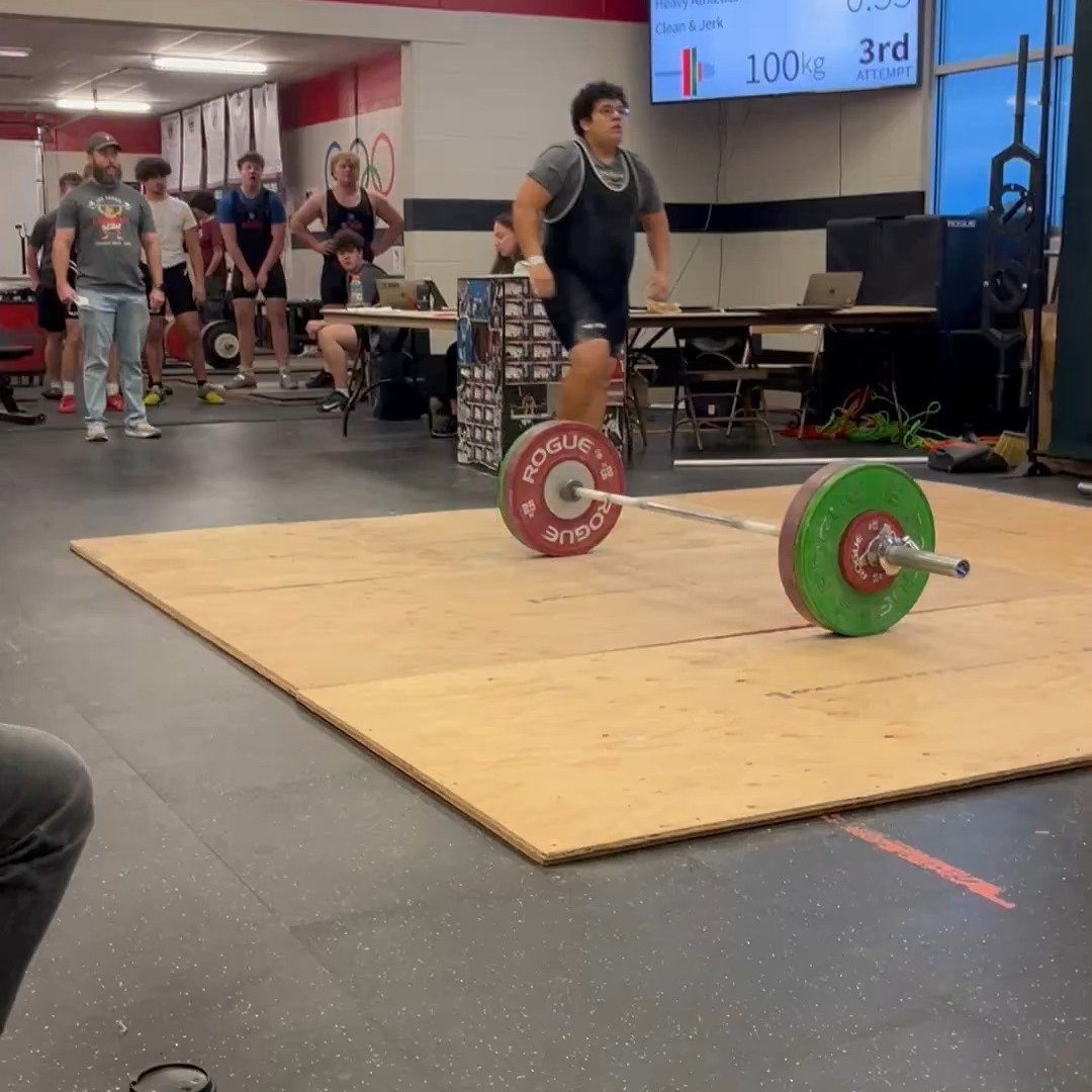 Alani had himself a day! Snatch PR and Clean and Jerk PR! Though not worth any score in a weightlifting meet, his best lift might have been this 100kg that he did for the first time. The 100kg has been a mental and physical barrier for awhile now, but he made it happen! The quest for 20 football players to clean 100kg by next season is in full swing. Count Alani as player #12 on the list! Keep putting in work @apersonvr ! Who's next?
#clean #usaweightlifting #