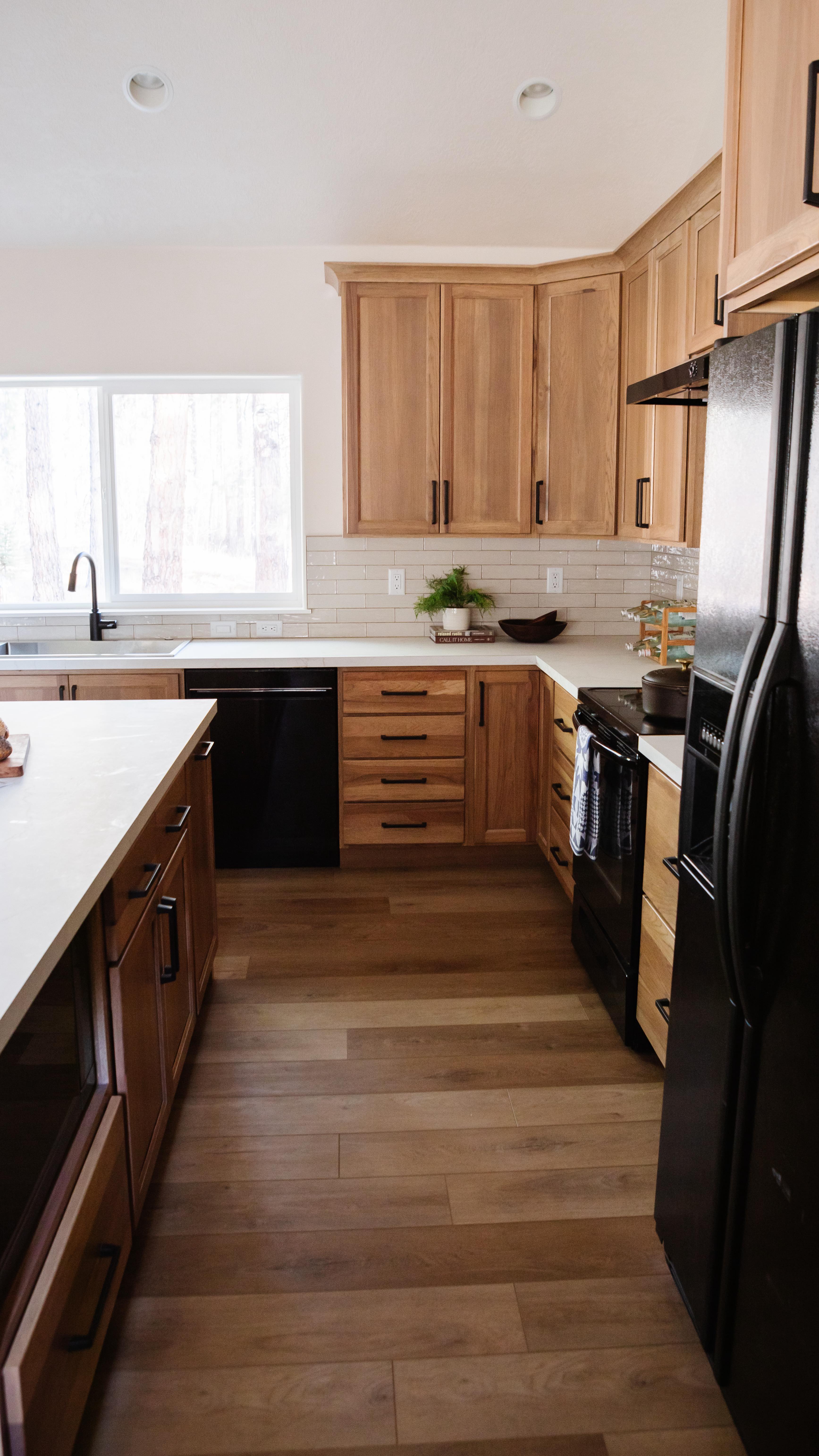 Before & after 🛠️
One of our favorite transformations to date! Not just a remodel, an upgrade in how the space works, feels, and comes together.
Cabinet design: @bbcabinetrydesign
Staging: @bauderhome