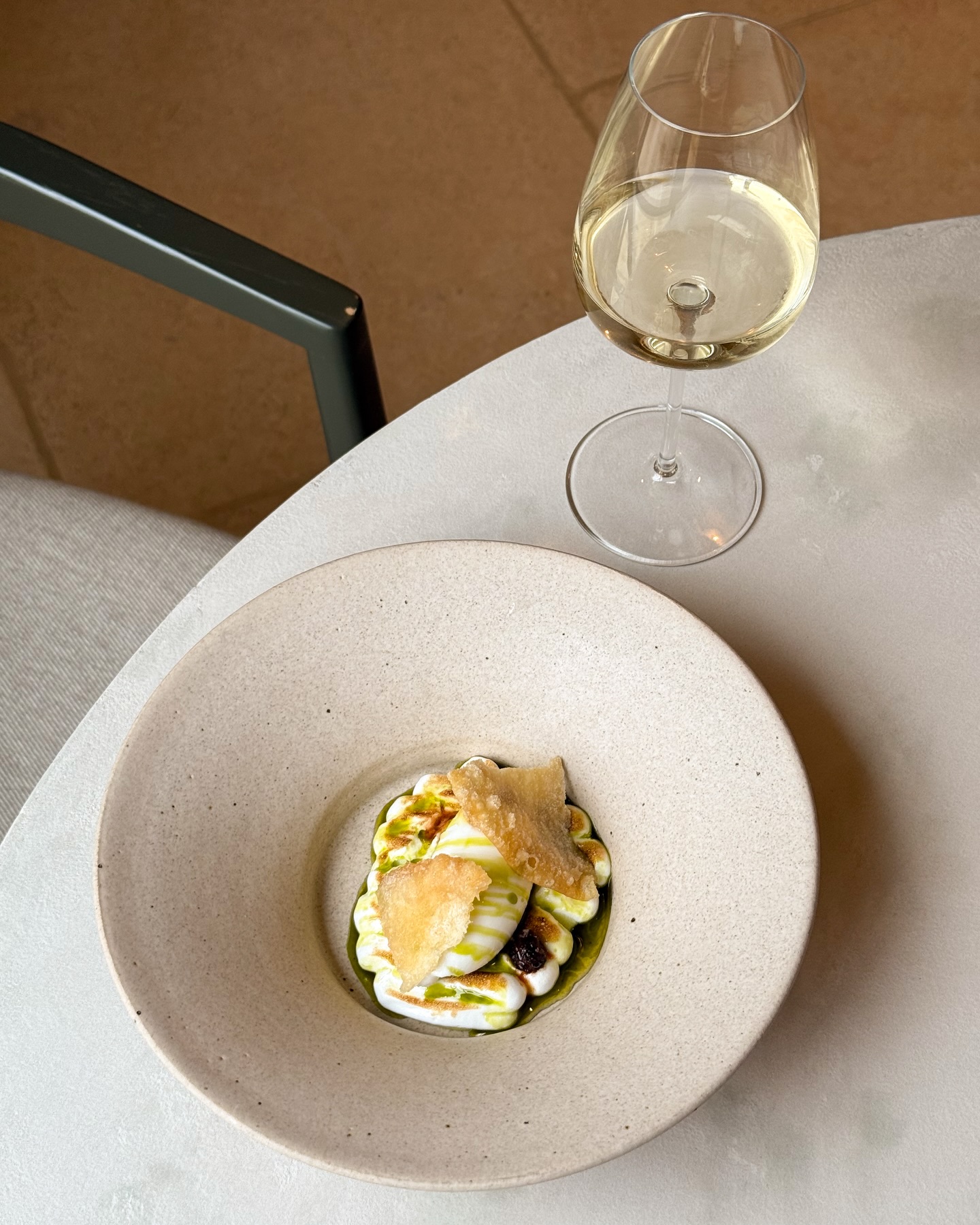 Join us this Mother’s Day for Sunday Lunch, with a welcome drink on arrival.
Start with Beef Tartare with smoked bone marrow and shoestring potatoes or Scallops with Jerusalem artichoke and sunflower seeds.
Mains include Dry-Aged Longhorn Beef with braised cabbage and trimmings and Roast Pork Belly.
For dessert, Sorrel with rhubarb and chamomile or sweet Parsnip with pear and caramelised puff pastry.