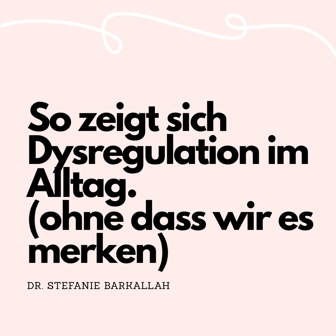 Viele Menschen kommen zu mir und sagen:
„Ich bin einfach ständig überfordert.“
„Ich kann mich nicht mehr regulieren.“
„Ich reagiere über.“
Aber was da passiert, ist kein persönliches Scheitern.
Es ist ein Nervensystem, das zu lange unter Spannung stand.
Dysregulation zeigt sich nicht nur als Panik.
Sie zeigt sich leise:
als Gereiztheit
als Rückzug
als Dauererschöpfung
als Funktionieren ohne Gefühl
Dein Körper meldet: Sicherheit fehlt.
Der erste Schritt ist nicht Veränderung.
Der erste Schritt ist Wahrnehmen.
Wenn du magst, speichere dir diesen Beitrag.
Oder teile ihn mit jemandem, der sich gerade selbst nicht mehr gut spürt.
Alles Liebe
Steffi
Quellen:
McEwen & Akil (2020)
Porges (2011)
van der Kolk (2014)
#dysregulation #nervensystem #stressverstehen #resilienztraining #selbstregulation