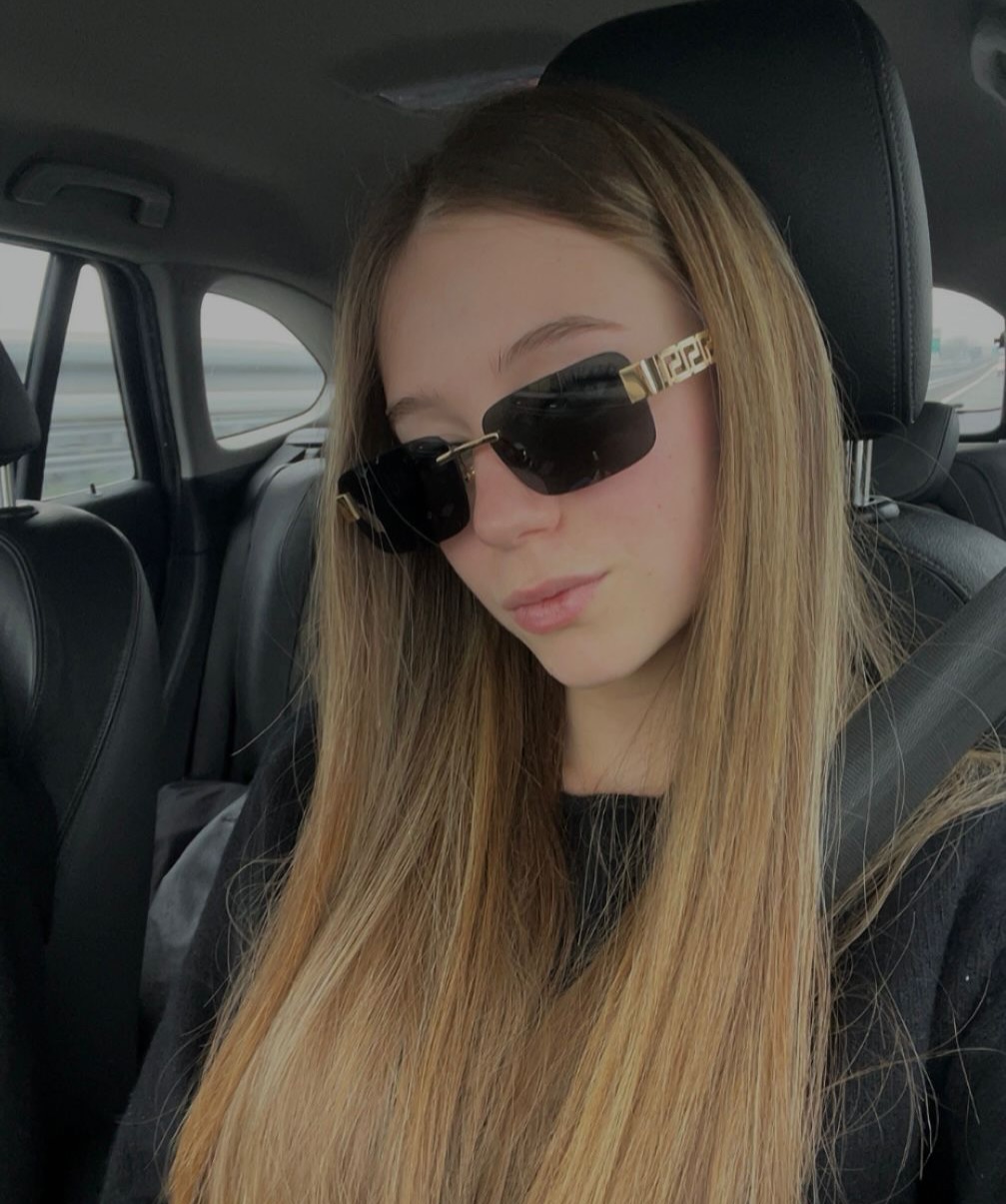 Il nuovo Versace VE2298 100287.
Montatura glasant.
Lenti nere.
Dettagli e aste oro.
Contrasti essenziali, lusso puro.
#versace #versaceeyewear #eyewear #gianniversace #versaceglasses