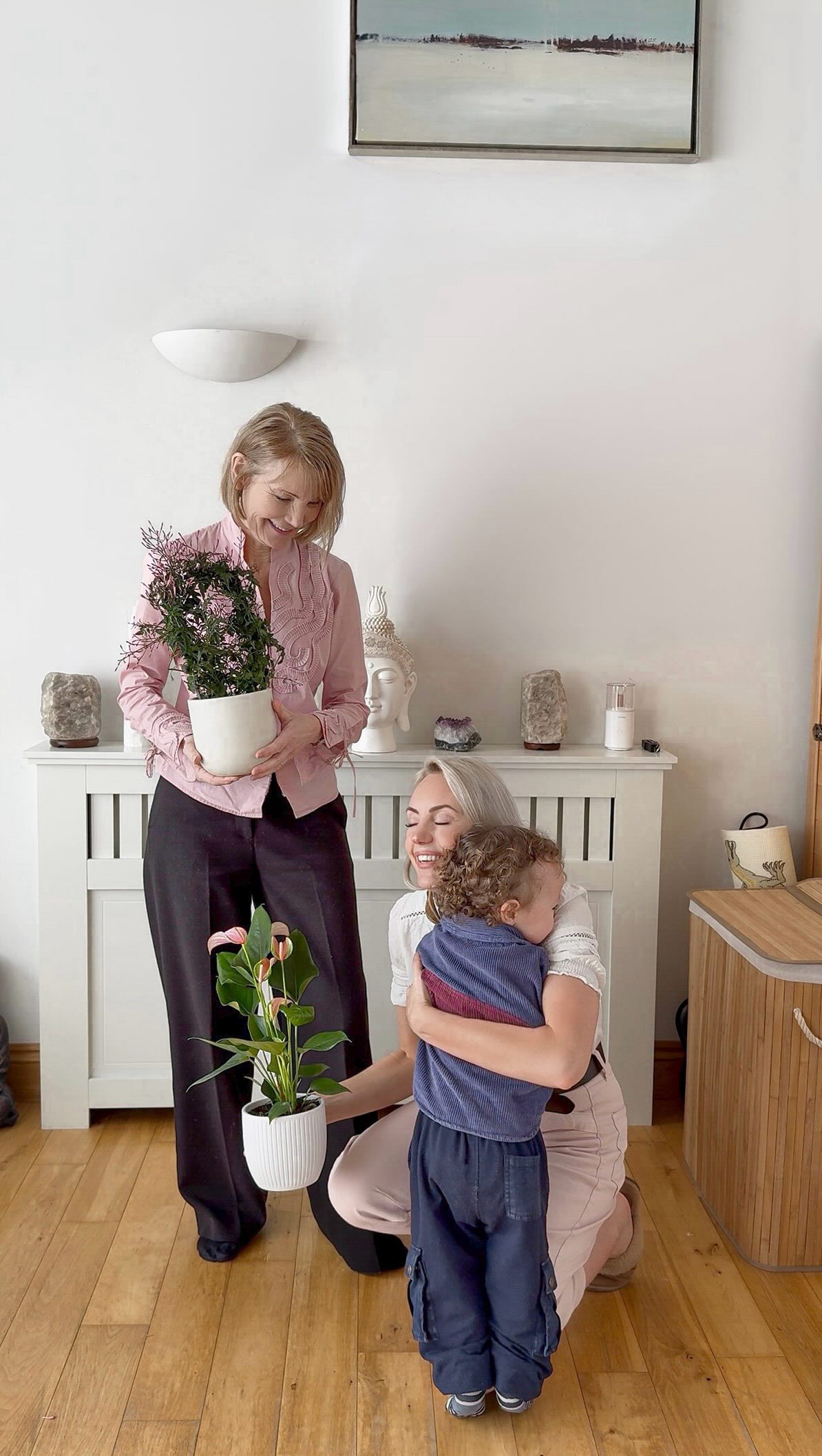 The perfect gift this Mother’s Day 💗
This year, I chose the most stunning potted flower plants from @beardsanddaisies who delivered them so carefully and so beautifully. I wanted something lasting. Something rooted. Something that keeps giving long after the day itself has passed.
To the mothers who shape us, and the grandmothers who shape our children, happy Mother’s Day 💗
#MothersDay #houseplantsmakemehappy
#beardsanddaisies
#theplantfolk *pr