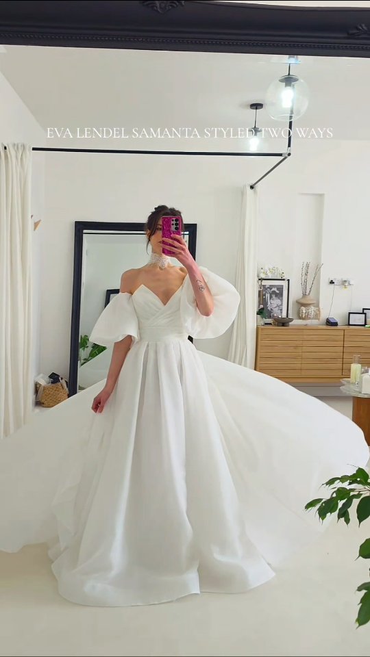 One dress, two sleeve options.
How would you style Samanta?
Let us know in the comments.
To try Samanta at Elizabeth Kate, book now.
📱www.elizabethkatebridal.co.uk
#Weddingdress #WeddingDressWithSleeves #princesswedding #fairytail #happyeverafter