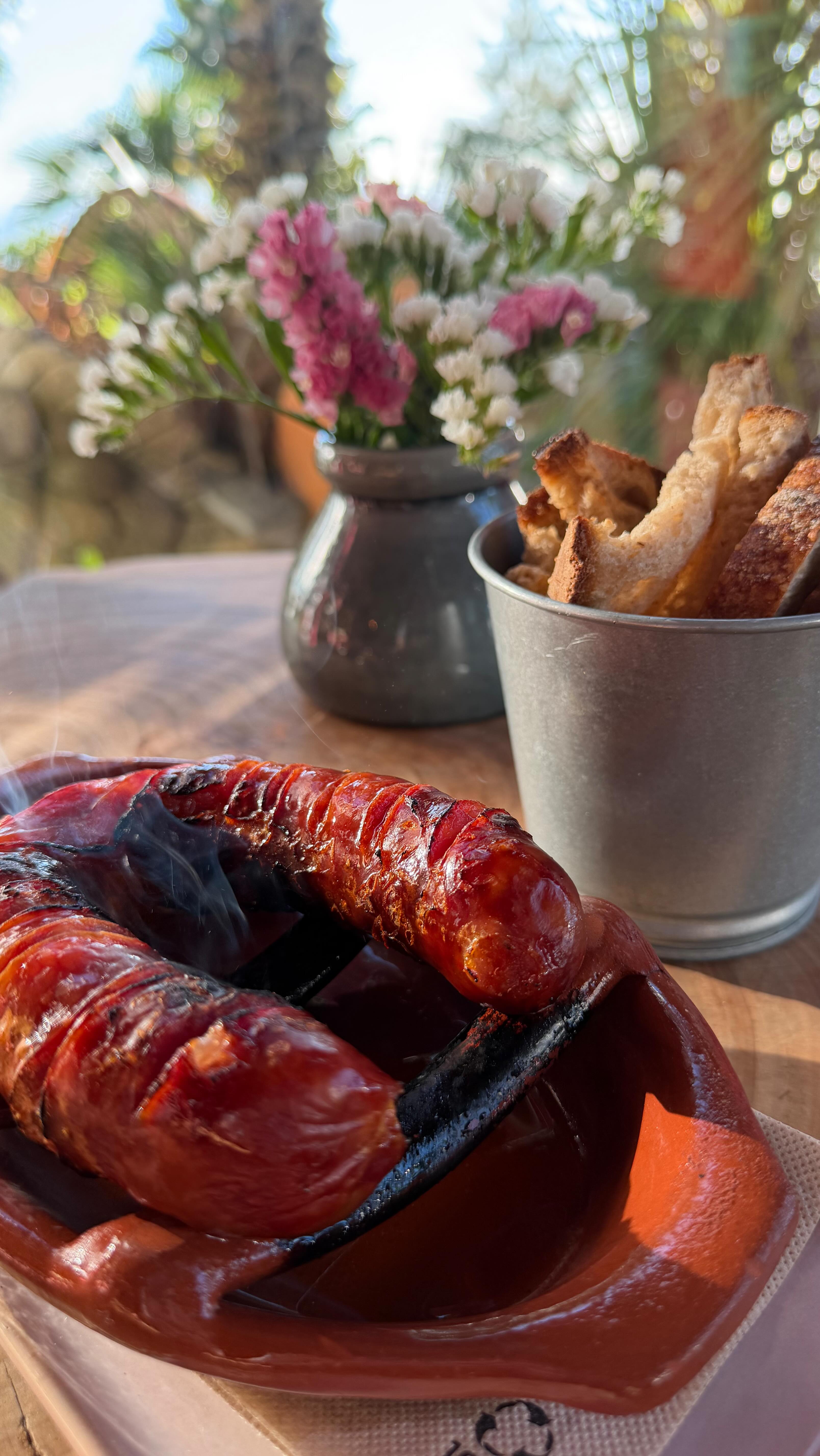 Chouriço Assado. Uma Tradição Portuguesa à Mesa!
Há tradições que sabem melhor quando são partilhadas. E nós sabemos bem disso aqui no Moinho Dom Quixote.
O nosso chouriço assado é preparado como manda a tradição portuguesa: servido à mesa e assado no momento, numa chama que desperta os aromas intensos do fumeiro.
Um ritual que faz parte da experiência, com o crepitar, o perfume da aguardente, e o primeiro corte que liberta todo o sabor.
Que delícia! Venha viver esta tradição connosco. 🇵🇹🔥
_________________
Roasted Chouriço. A Portuguese Tradition at the Table!
Some traditions taste better when shared. And we know this well here at Moinho Dom Quixote.
Our roasted chouriço is prepared the traditional Portuguese way: brought to the table and cooked right there, over a flame that awakens the deep and smoky aromas.
A ritual that is part of the experience itself, the crackling sound, the scent of the aguardente, and that first cut releasing all the flavour.
Simply irresistible! Come and savour this tradition with us. 🇵🇹🔥
#moinhodomquixote #moinholovers #chouriçoassado #sintra #cabodaroca