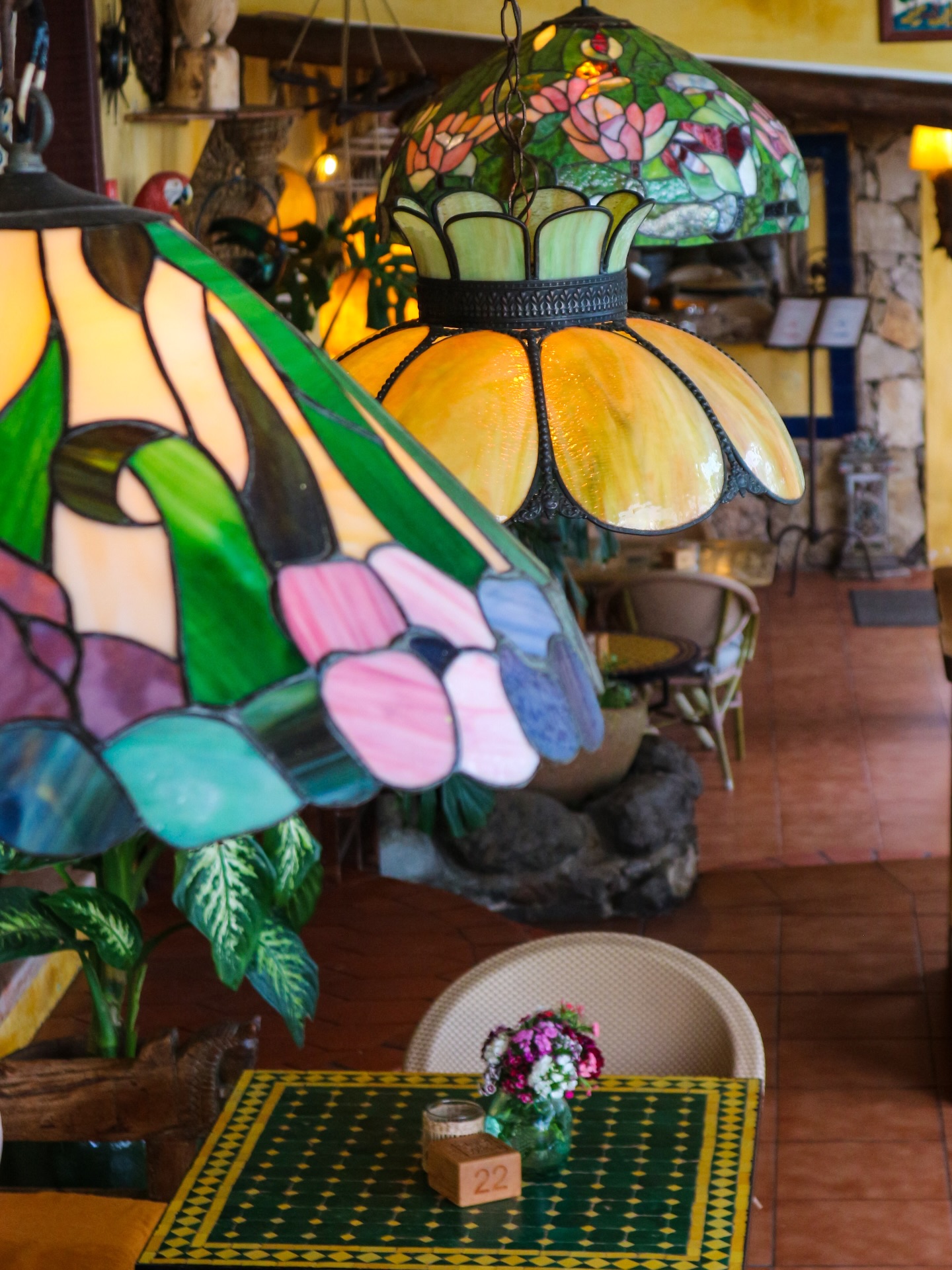 São os detalhes que guardam a alma de um lugar. 🥹❤️✨
Decorações repletas de histórias e interpretações, o aroma do café antes de o veres. A luz da tarde a entrar devagar e a iluminar os nossos salões e varandas. 🌿☕
Aqui no Moinho Dom Quixote, cada pormenor é uma escolha e um cuidado, feito pela nossa equipa, com tempo e com gosto. Não há um dia como o outro!
Boa semana e feliz Março, #MoinhoLovers!
_____
It’s the details that hold the soul of a place. 🥹❤️✨
Décor filled with stories and meaning, the scent of coffee before you even see it. The afternoon light slowly drifting in, washing over our rooms and esplanade.🌿☕
At Moinho Dom Quixote, every detail is a choice and a care, made by our team, with time and with love.
Happy week and happy March, #MoinhoLovers!
#moinhodomquixote #sintra #cabodaroca