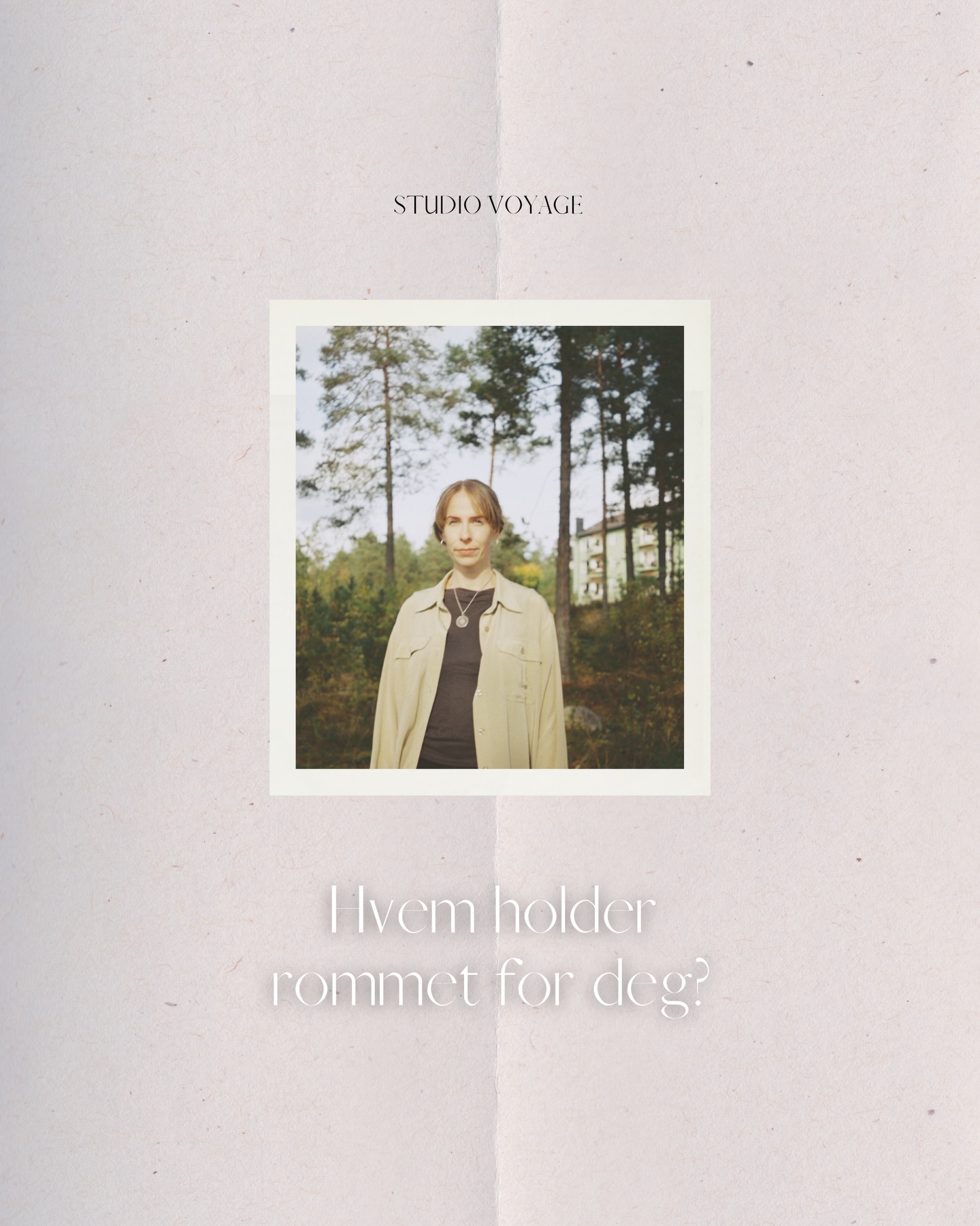 Som kvinner er vi ofte eksperter på å holde rommet for andre.
Vi lytter.
Vi forstår.
Vi fikser.
Vi bærer.
Det krever sin kvinne å alltid være «den sterke».
Det går - helt til det ikke lenger går.
Lengter du etter et rom hvor ingen krever noe av deg? Gi deg selv et pusterom, og opplev gaven av å bli tatt imot og tålt. 🫂
Jeg vil så gjerne invitere deg inn i dette rommet, og har noen ledige timer til kampanjepris ut mars:
💗 EQ-terapi (90 minutter) - 990,-
(Verdi 1490,-)
Terapiene tilbys fysisk i Oslo, eller digitalt.
Gi deg selv tillatelse til å senke guarden. Hos meg er du velkommen med hele deg. 🕊️
Bestill din time via knappen under eller link i bio. ✨
www.studiovoyage.no
.
.
.
#eqterapi #eqterapeut #pusterom #egenkjærlighet #kvinnefellesskap