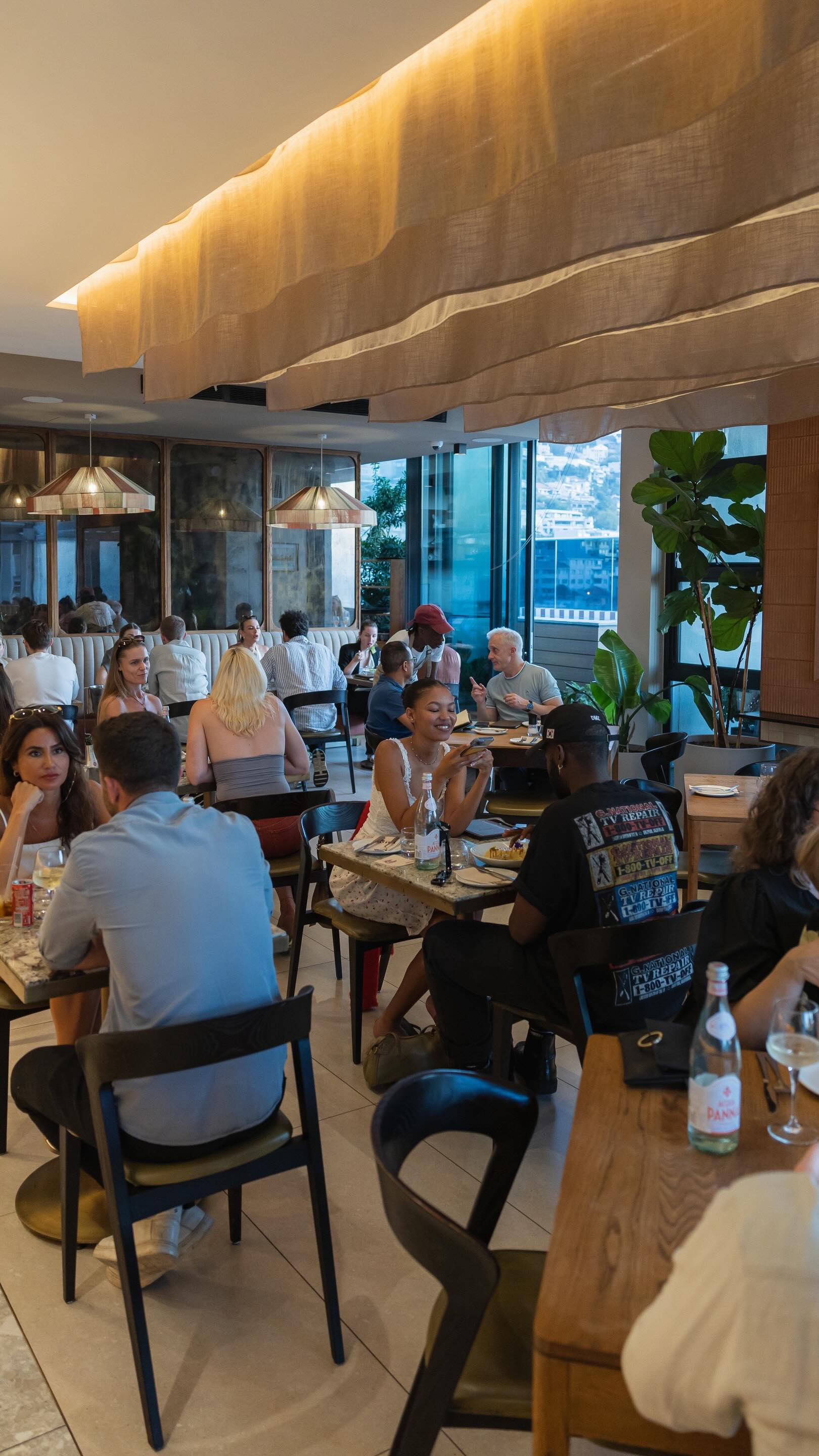 restaurant vs lounge 🌞
our ‘restaurant’ area is perfect for brunch dates, leisurely afternoons and unforgettable sunset dinners. open between 7h30 - 22h00.
our ‘lounge’ area is the ultimate social hub. ideal for small plates, signature cocktails and your favourite vino. all while overlooking panoramic ocean views. open from 12h00.