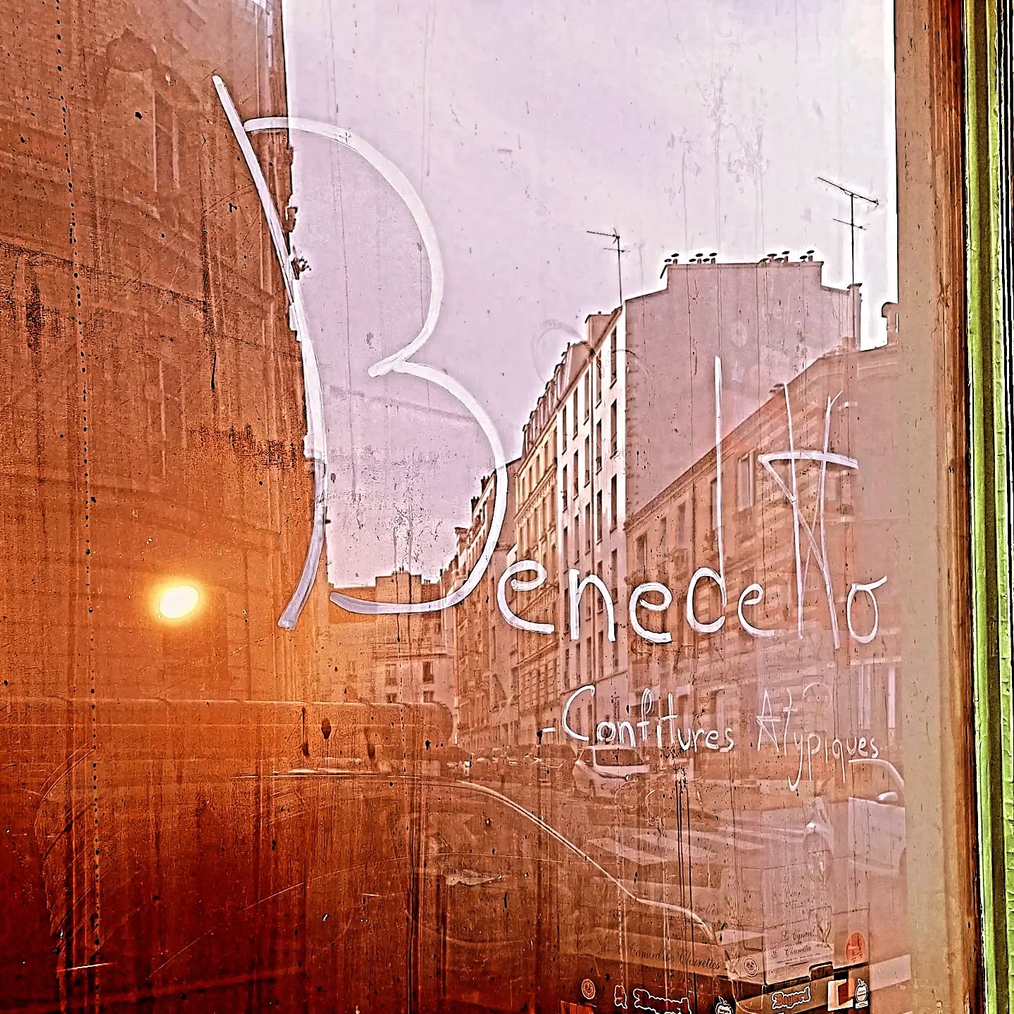 Dans les coulisses de Benedetto... ✨
De la magie du ciel parisien à la préparation minutieuse de vos plateaux préférés, chaque jour est une nouvelle occasion de partager ma passion avec vous. 🍑🍯
Ici, on mélange l'artisanat, un soupçon de disco et beaucoup d'amour en pot.
Passez me voir pour découvrir les dernières créations !
📍 37 rue Montcalm, Paris 18èm
✨ @benedettoconfitures
.
.
.
.
#BenedettoConfitures #ArtisanatParis #ConfitureMaison #ParisFood #madeinparis