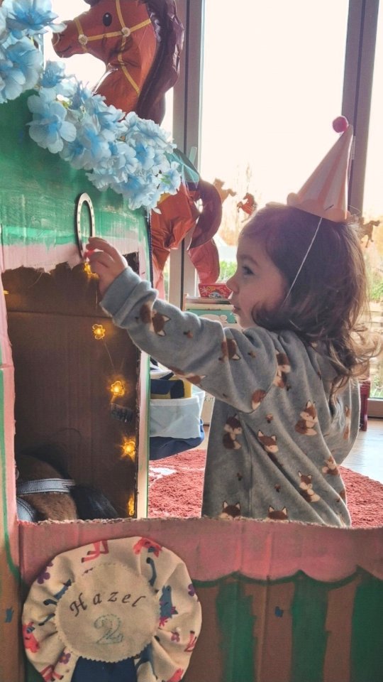 Joyeux anniversaire petite Hazel 🎈
🕯🕯Une deuxième bougie à souffler, une année remplie d'un millier de sourires et de câlins 💐💞🎂
Joyeux anniversaire merveilleuse petite noisette 🌰
#happybirthday❤️
#birthdaylittlegirl
#babygirl